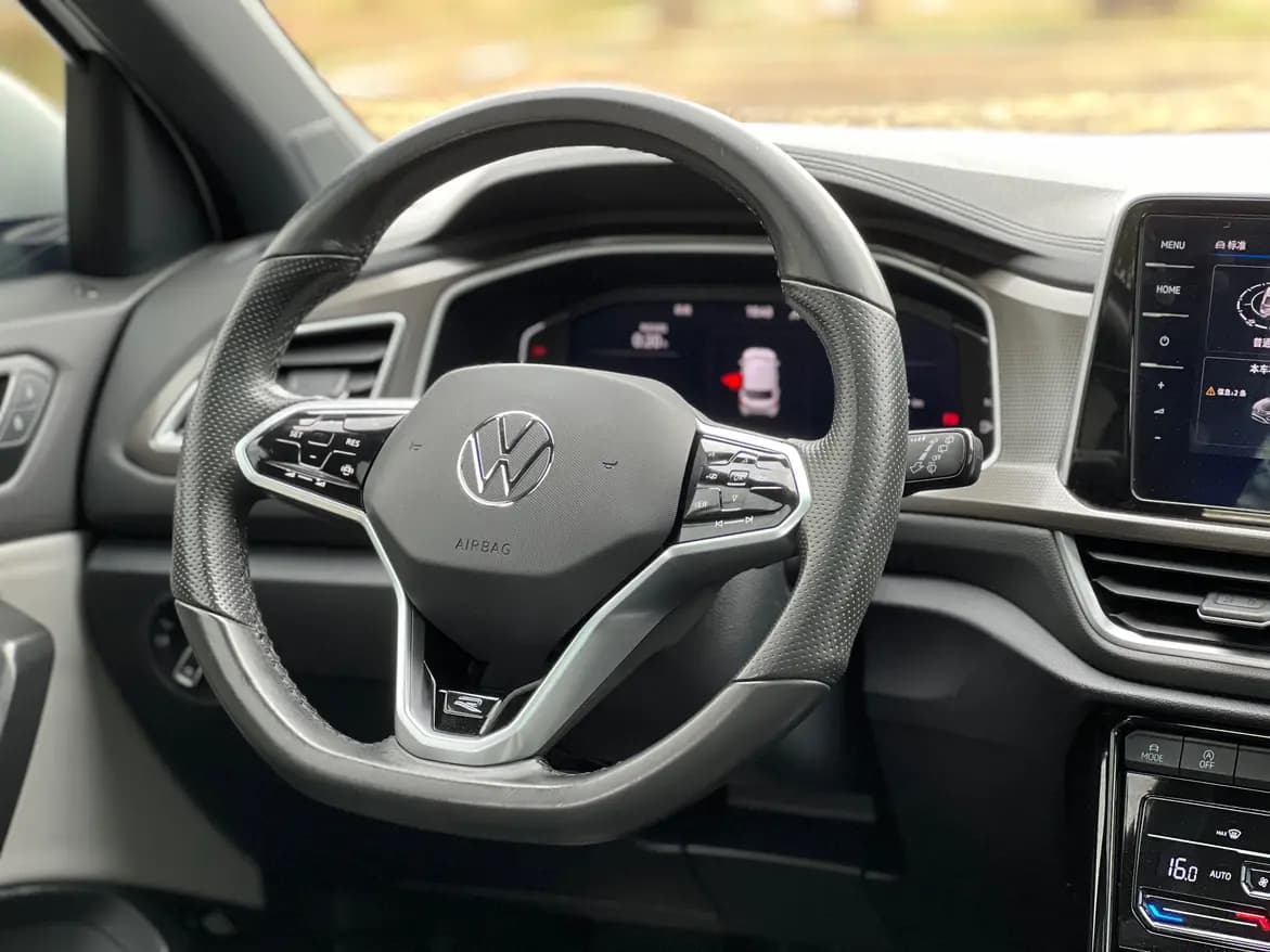 Volkswagen T-Roc 2023 г. 46113 км. — фото 15