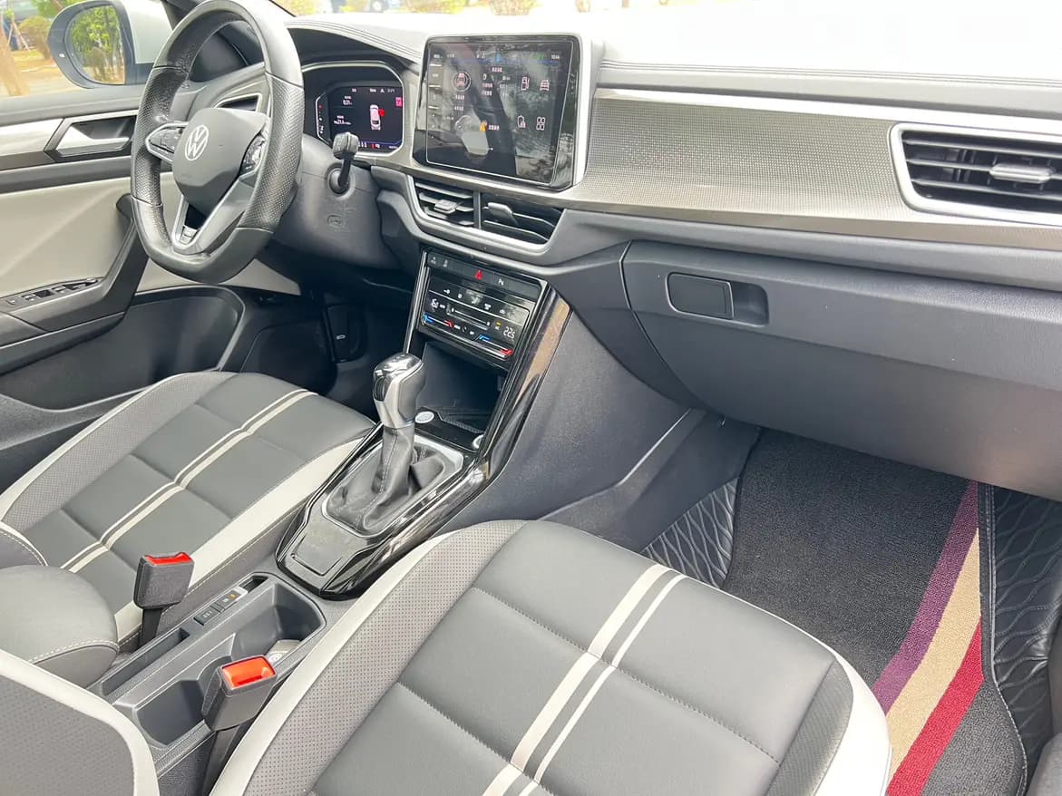 Volkswagen T-Roc 2023 г. 46113 км. — фото 17