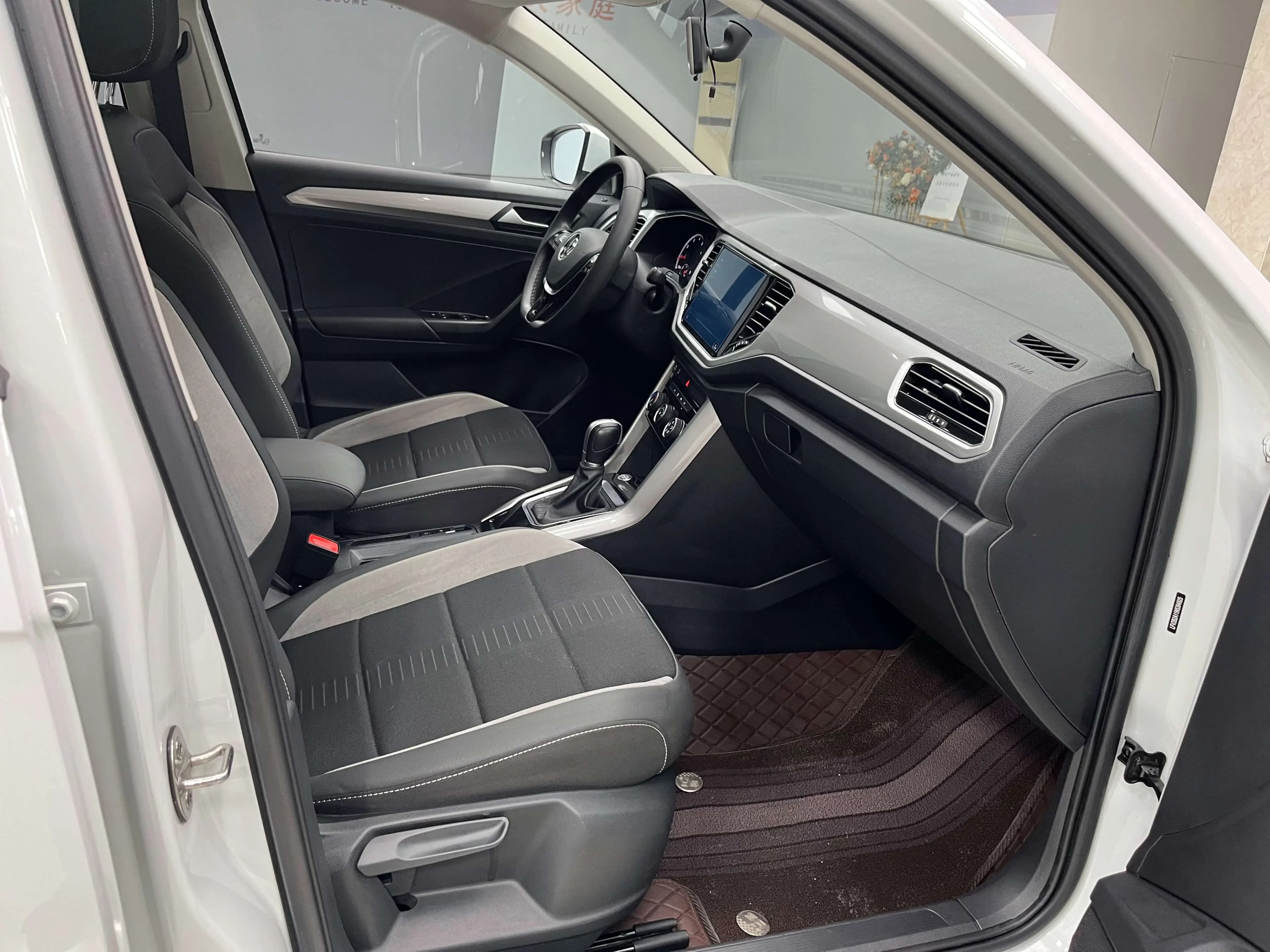 Volkswagen T-Roc 2022 г. 17111 км. — фото 11