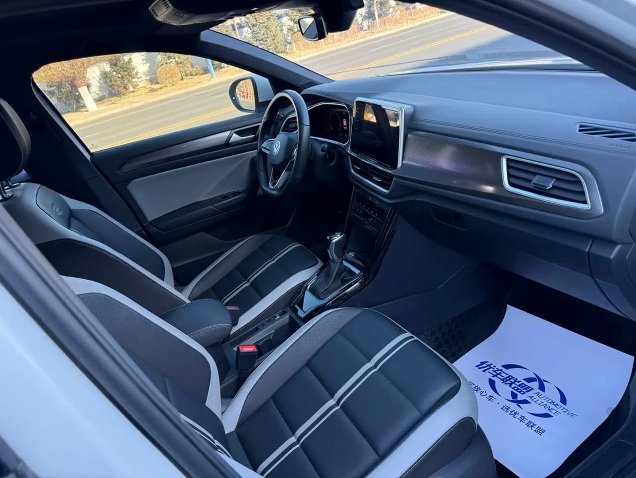 Volkswagen T-Roc 2023 г. 34109 км. — фото 7