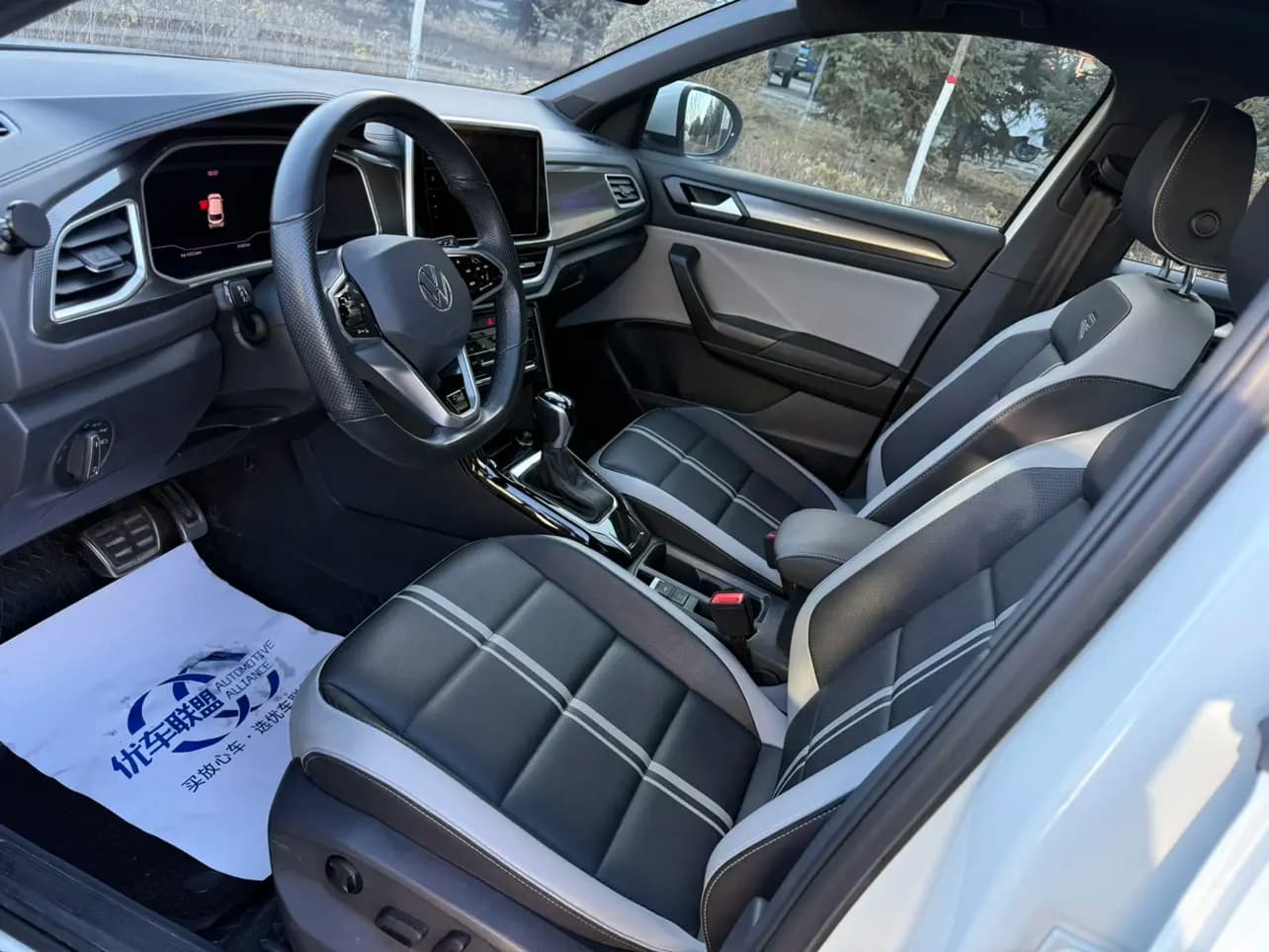 Volkswagen T-Roc 2023 г. 34109 км. — фото 8
