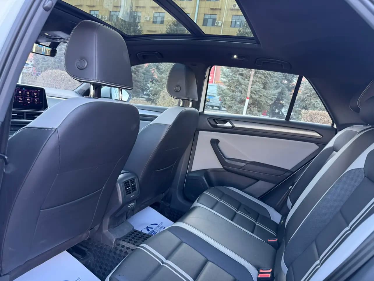 Volkswagen T-Roc 2023 г. 34109 км. — фото 9