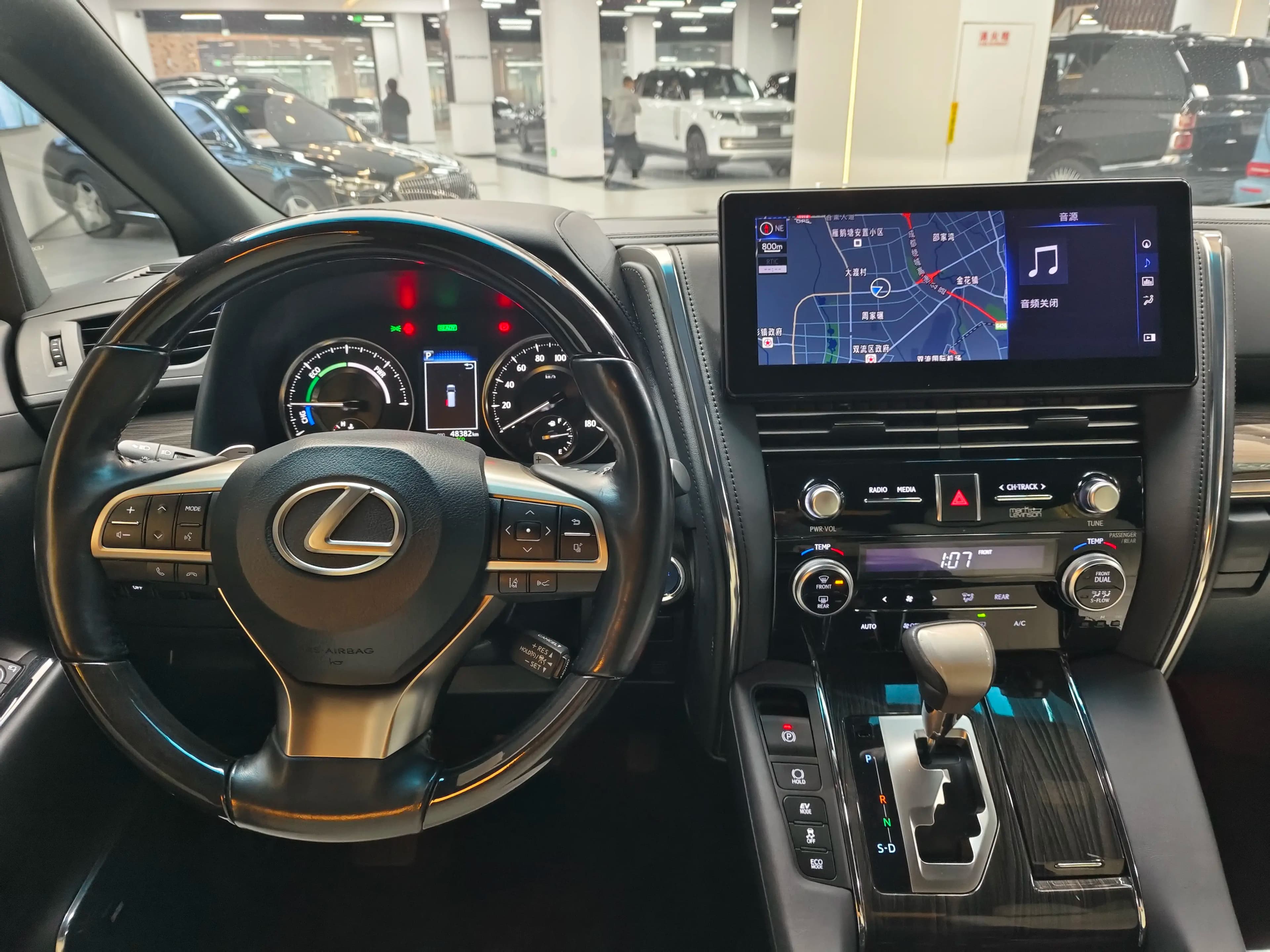Lexus LM 2022 г. 48095 км. — фото 20