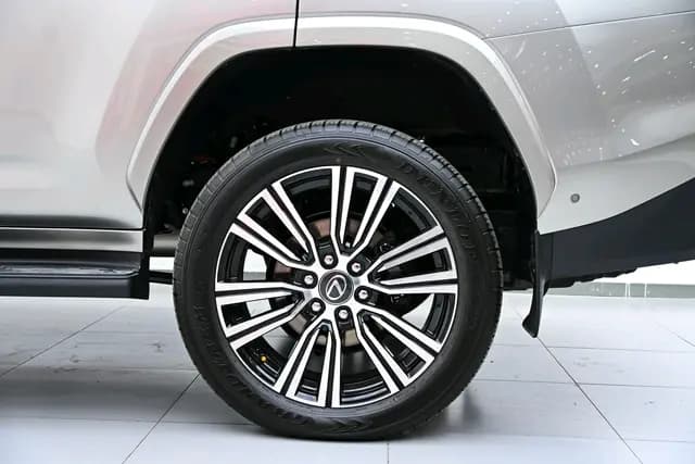 Lexus LX 2025 г. 3259 км. — фото 9