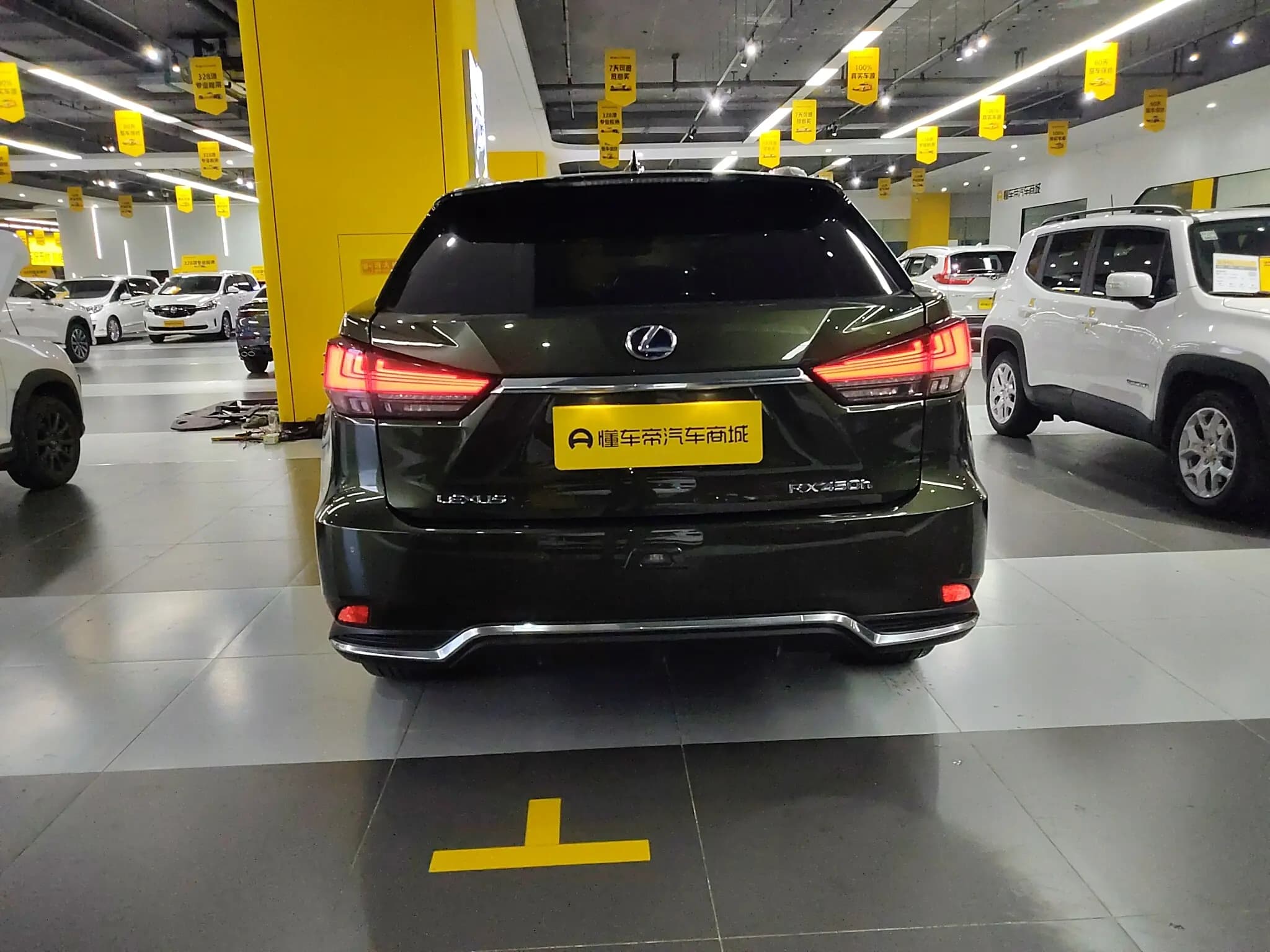 Lexus RX 2021 г. 79145 км. — фото 5