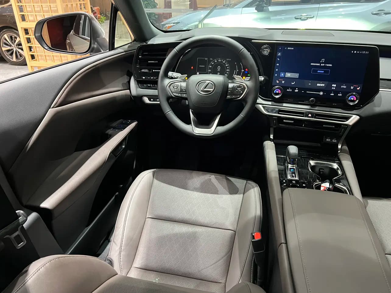 Lexus RX 2023 г. 29043 км. — фото 14