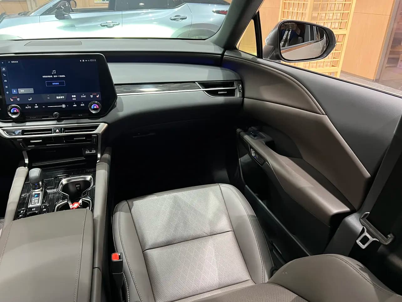 Lexus RX 2023 г. 29043 км. — фото 17