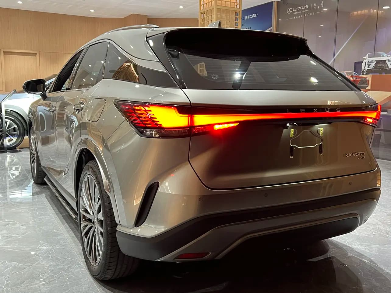 Lexus RX 2023 г. 29043 км. — фото 4