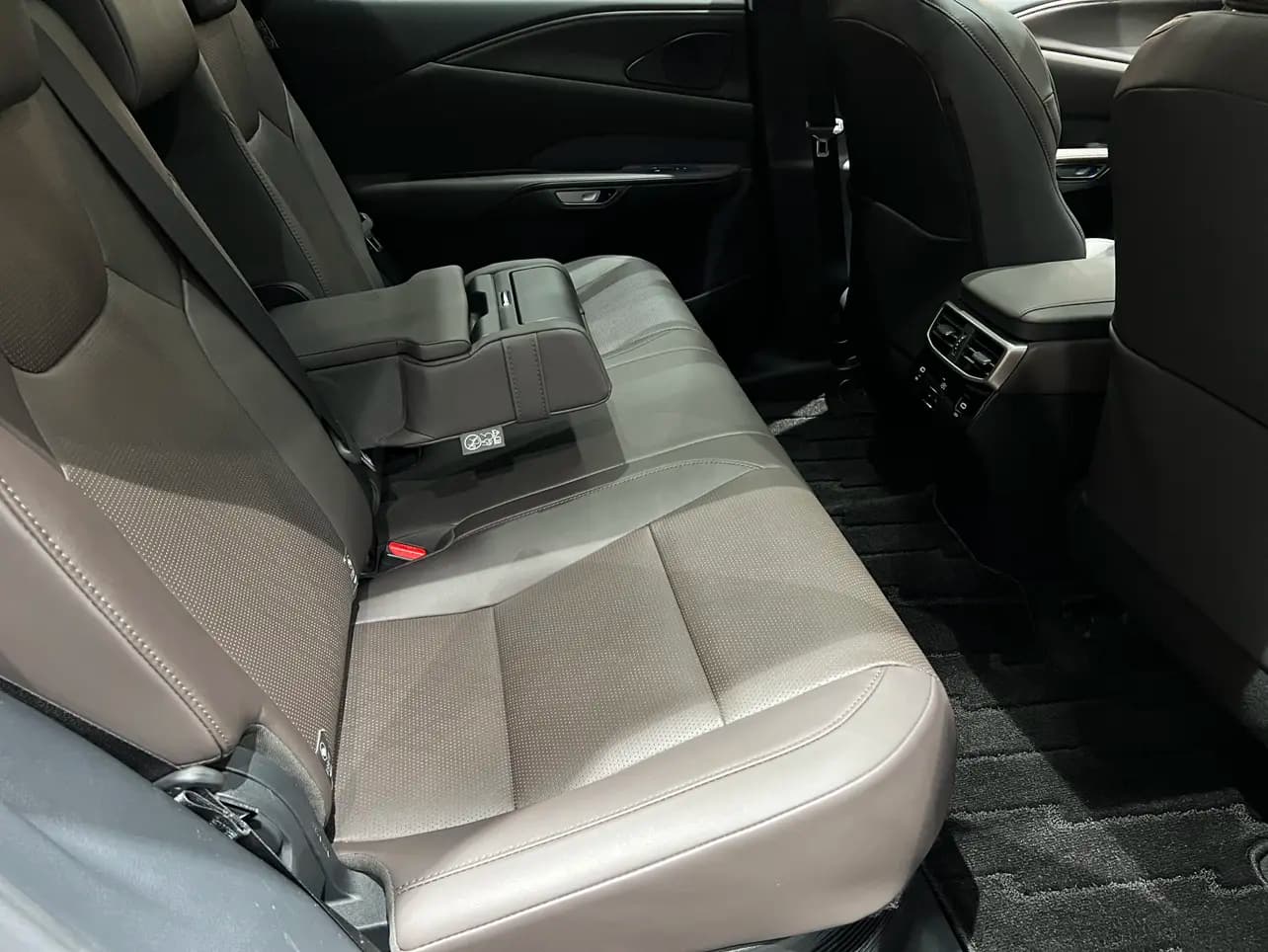 Lexus RX 2023 г. 29043 км. — фото 7