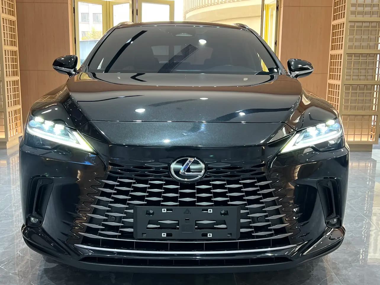 Lexus RX 2024 г. 35040 км. — фото 2