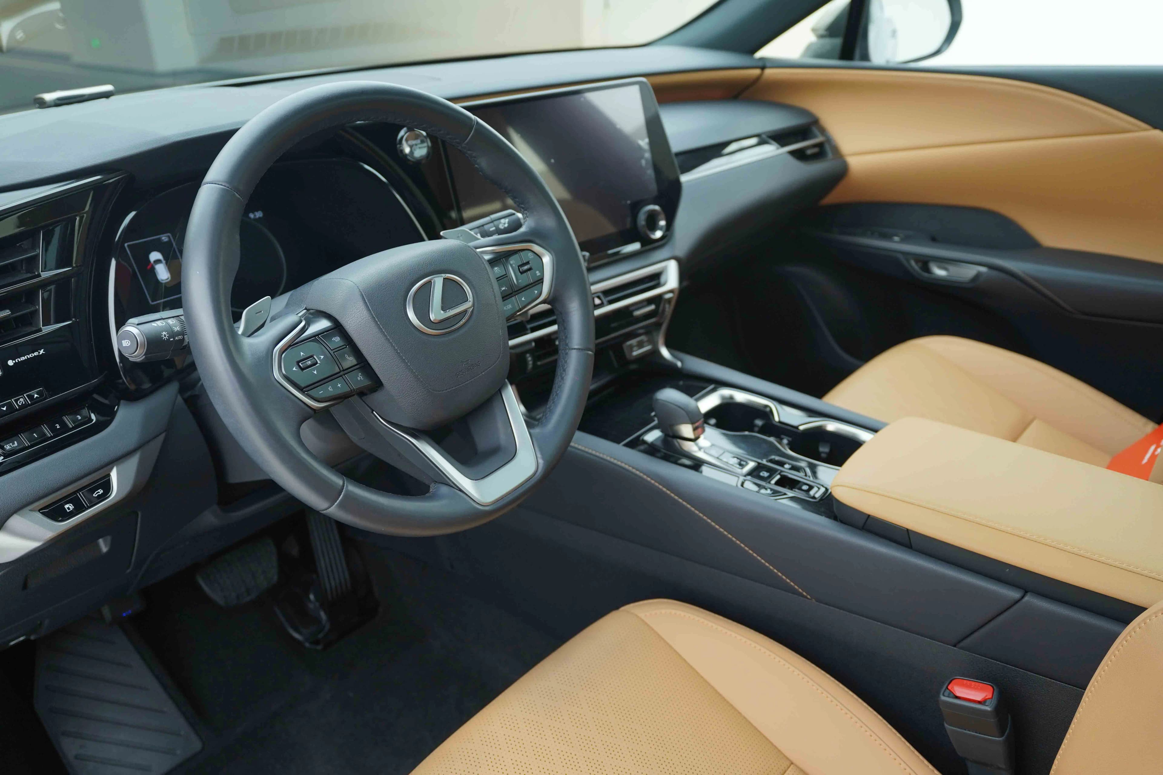 Lexus RX 2024 г. 37039 км. — фото 14