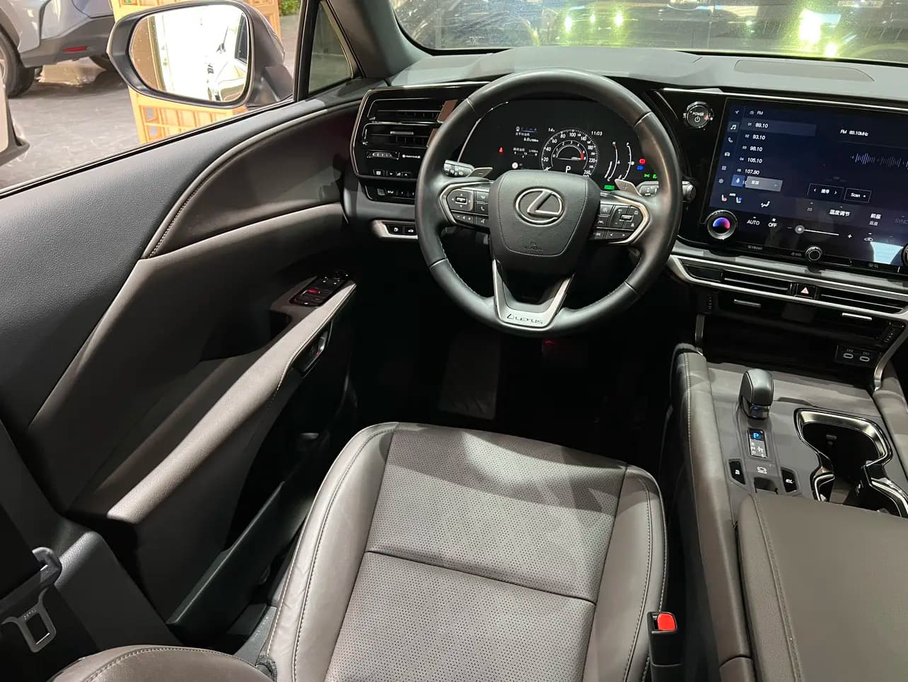 Lexus RX 2024 г. 49038 км. — фото 12
