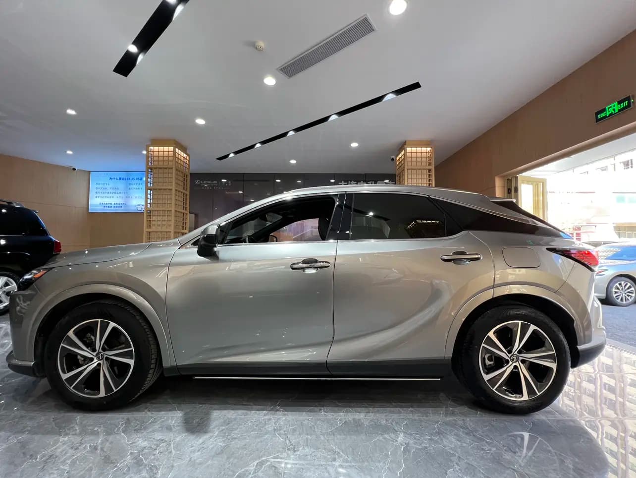 Lexus RX 2024 г. 49038 км. — фото 3