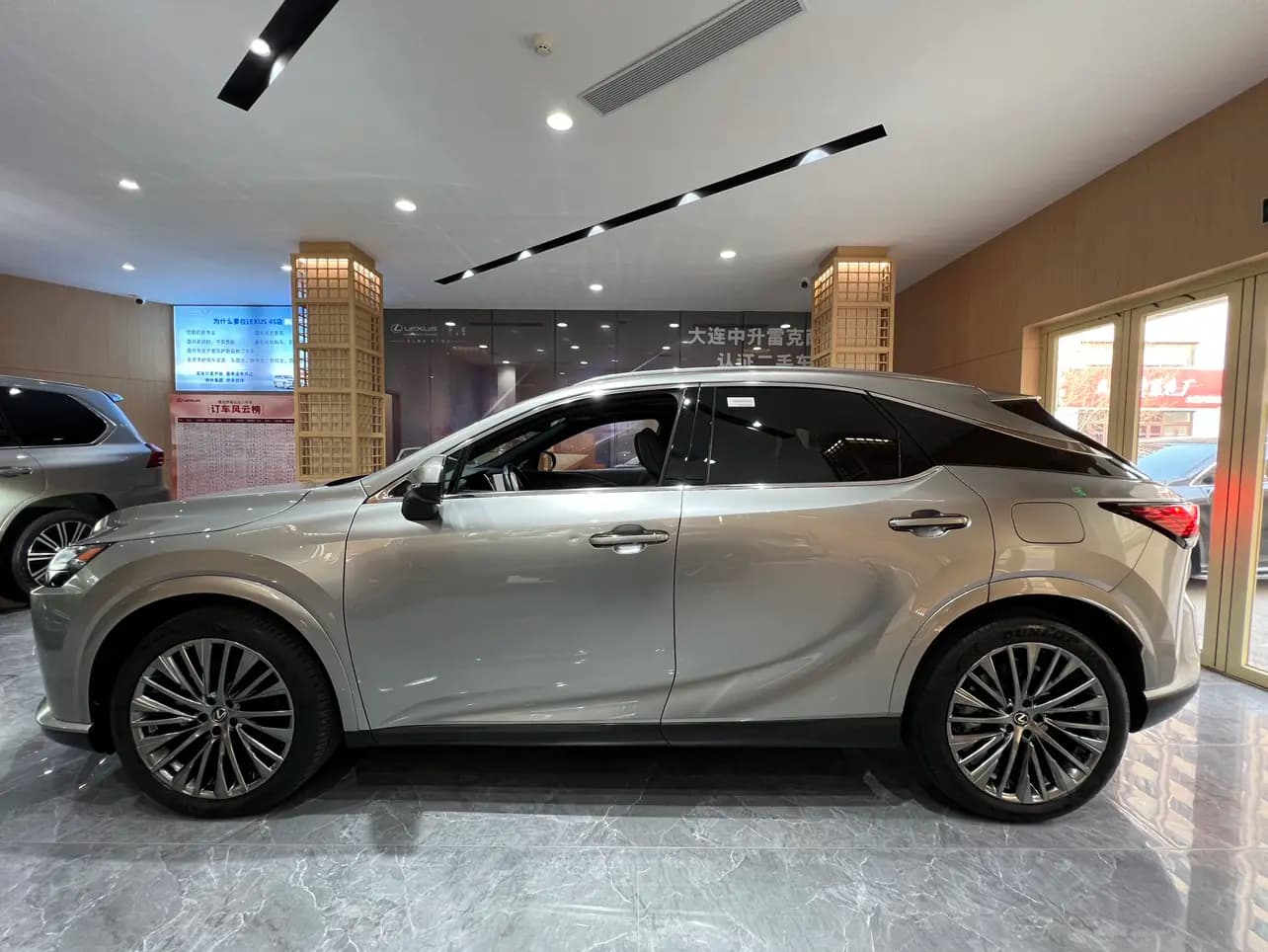 Lexus RX 2024 г. 28033 км. — фото 3