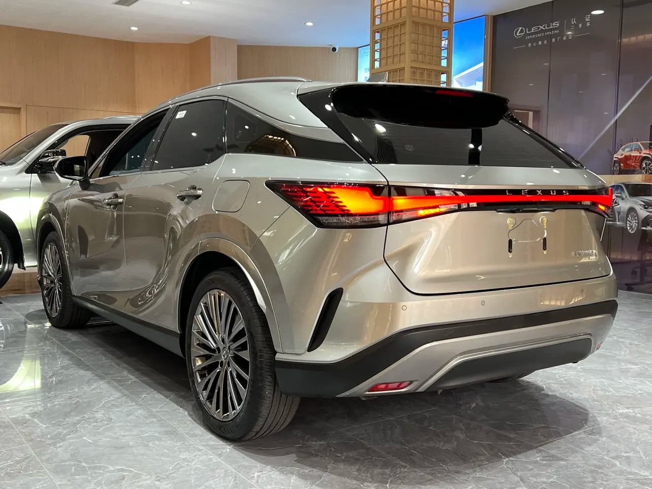 Lexus RX 2024 г. 28033 км. — фото 4