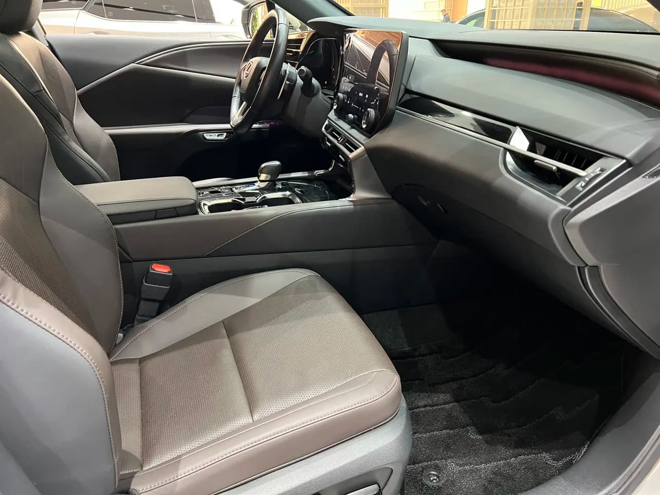 Lexus RX 2024 г. 28033 км. — фото 9