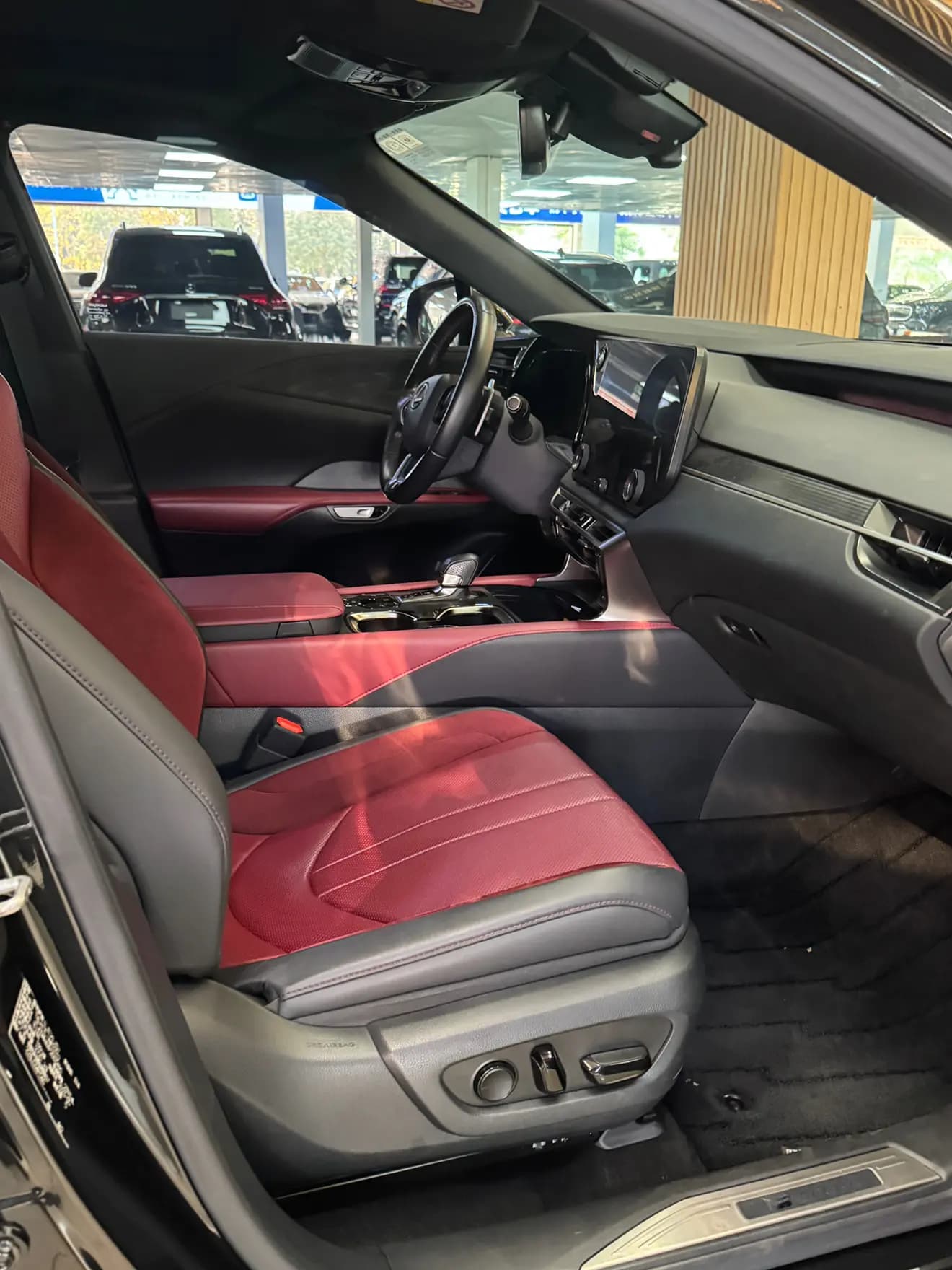 Lexus RX 2023 г. 54032 км. — фото 10