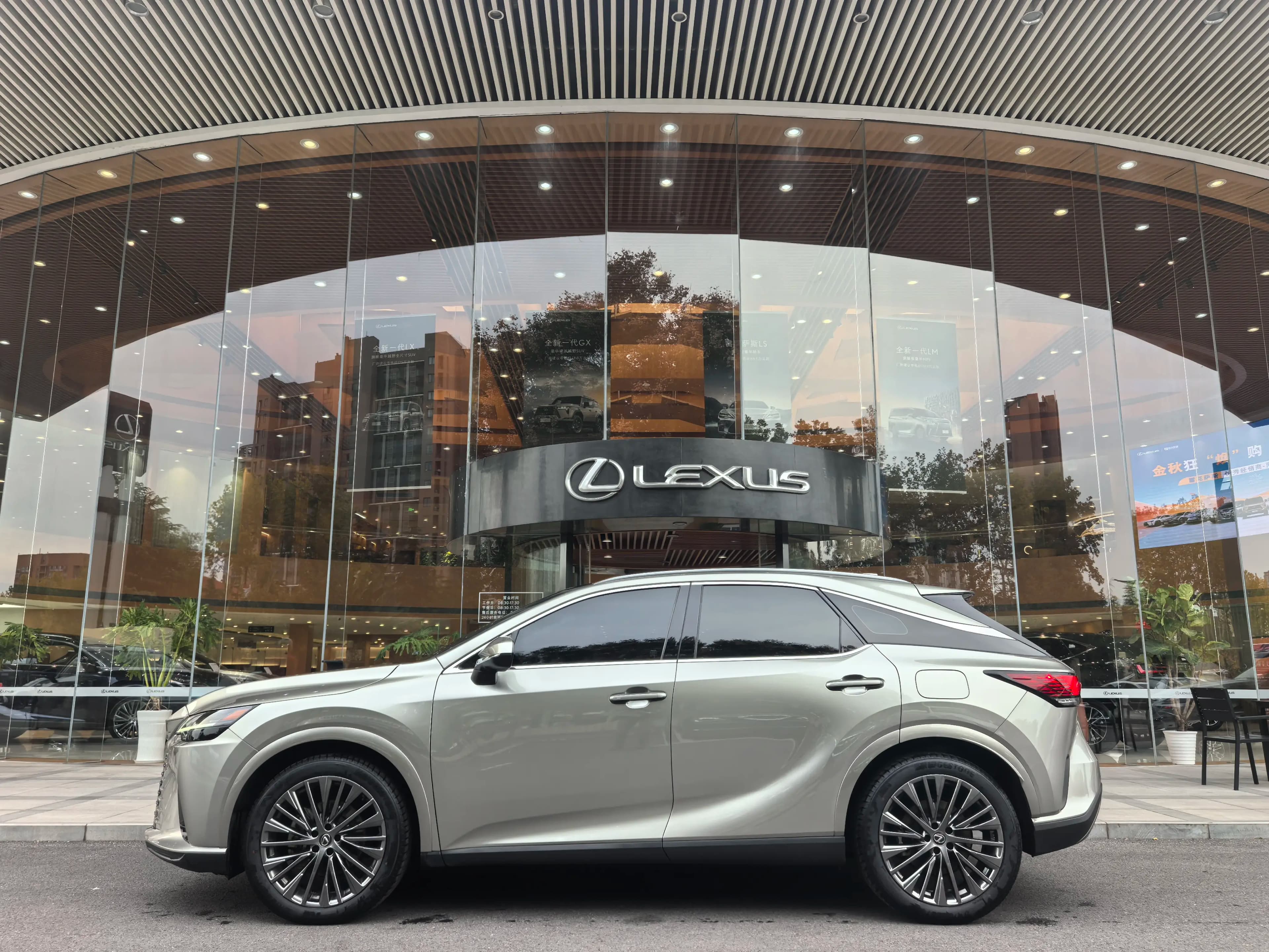 Lexus RX 2024 г. 55030 км. — фото 4