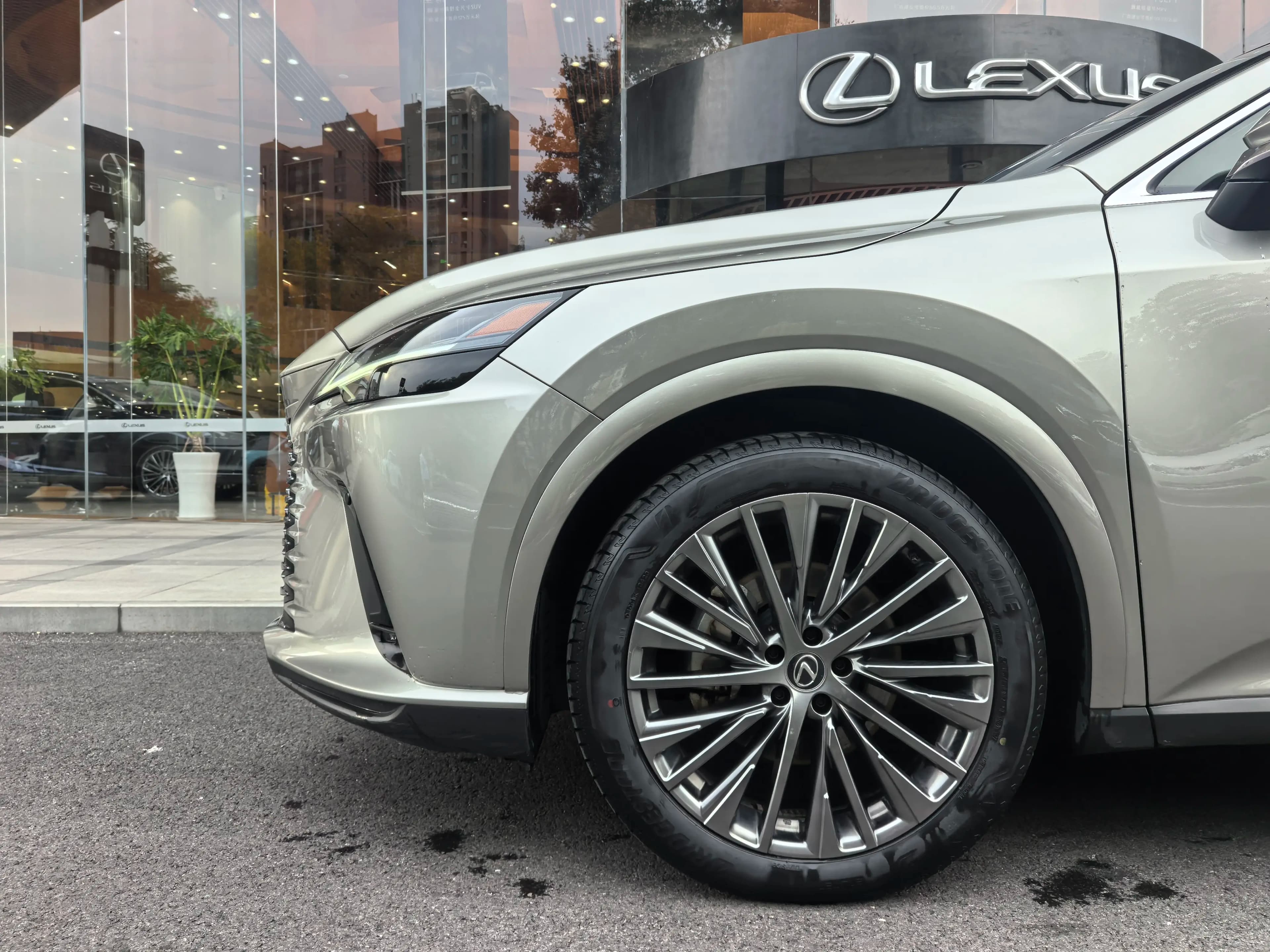 Lexus RX 2024 г. 55030 км. — фото 8