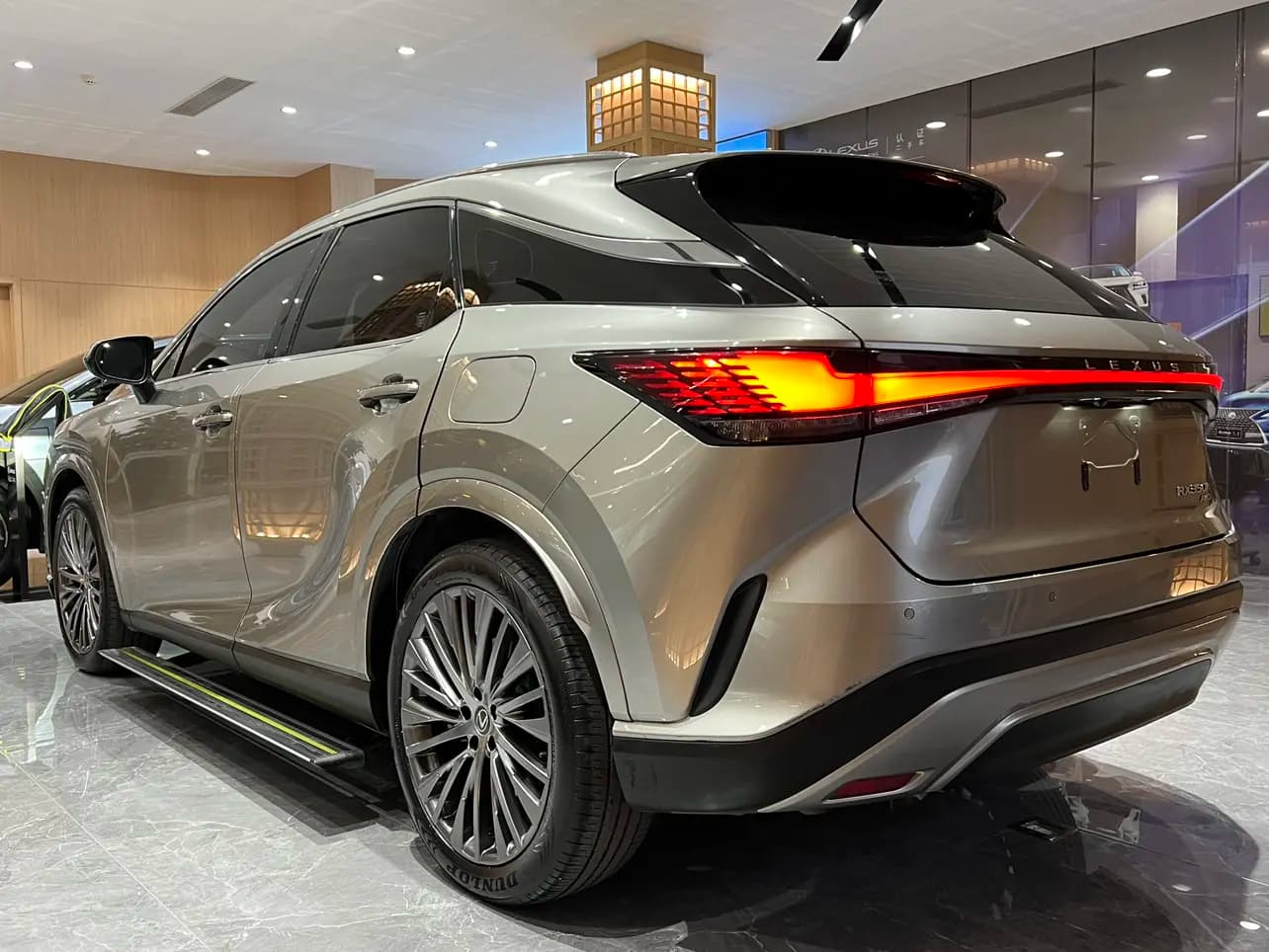 Lexus RX 2023 г. 69029 км. — фото 2