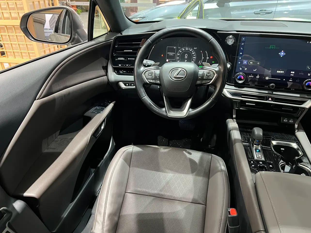 Lexus RX 2023 г. 69029 км. — фото 10