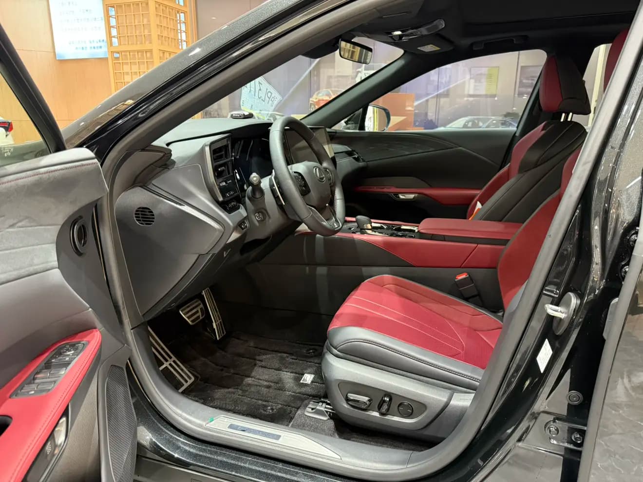 Lexus RX 2025 г. 4928 км. — фото 9