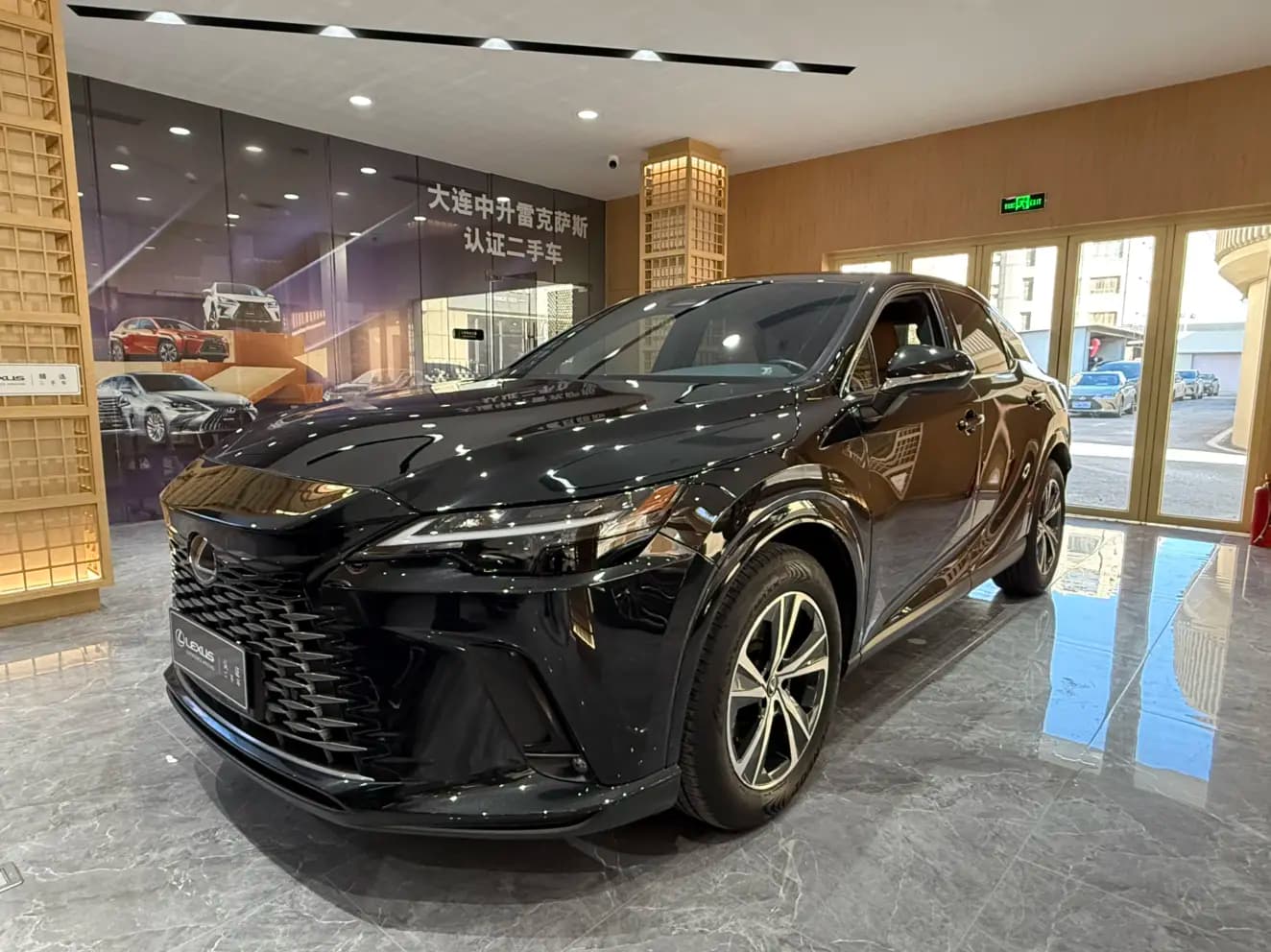 Lexus RX 2025 г. 9927 км.