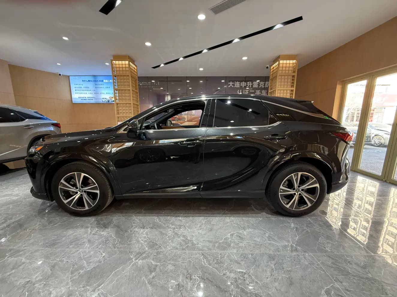 Lexus RX 2025 г. 9927 км. — фото 3