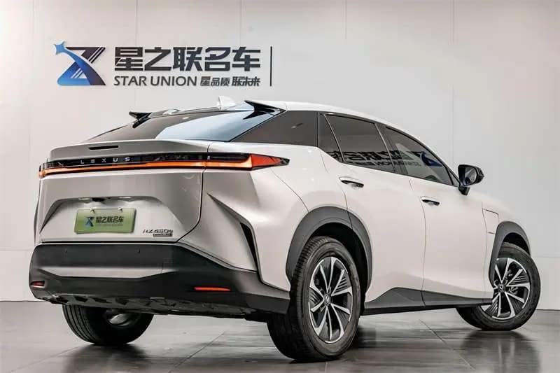 Lexus RZ 2023 г. 17102 км. — фото 3