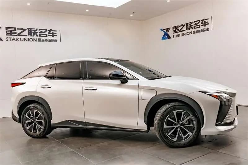 Lexus RZ 2023 г. 17102 км. — фото 4