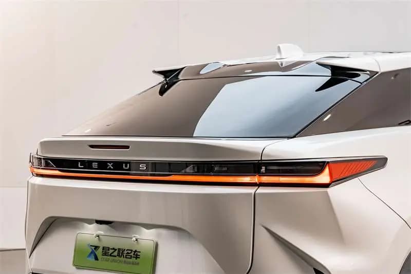 Lexus RZ 2023 г. 17102 км. — фото 5