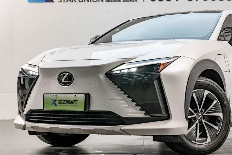 Lexus RZ 2023 г. 17102 км. — фото 6