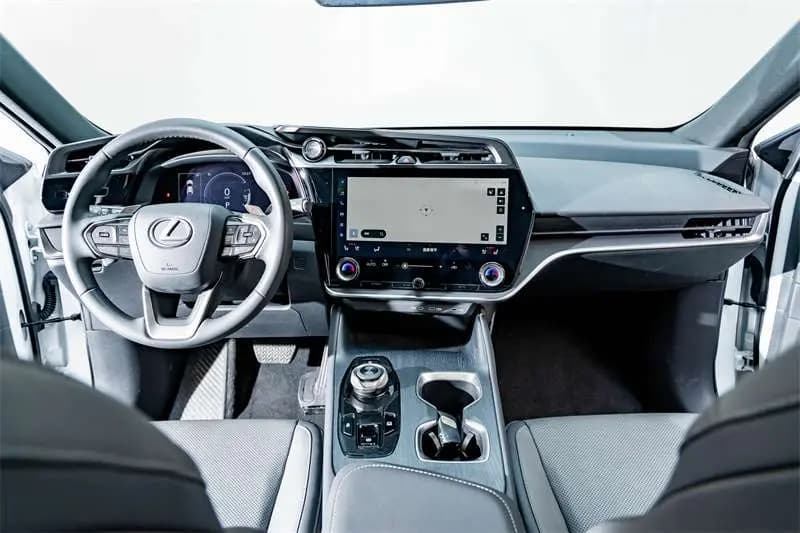 Lexus RZ 2023 г. 17102 км. — фото 9