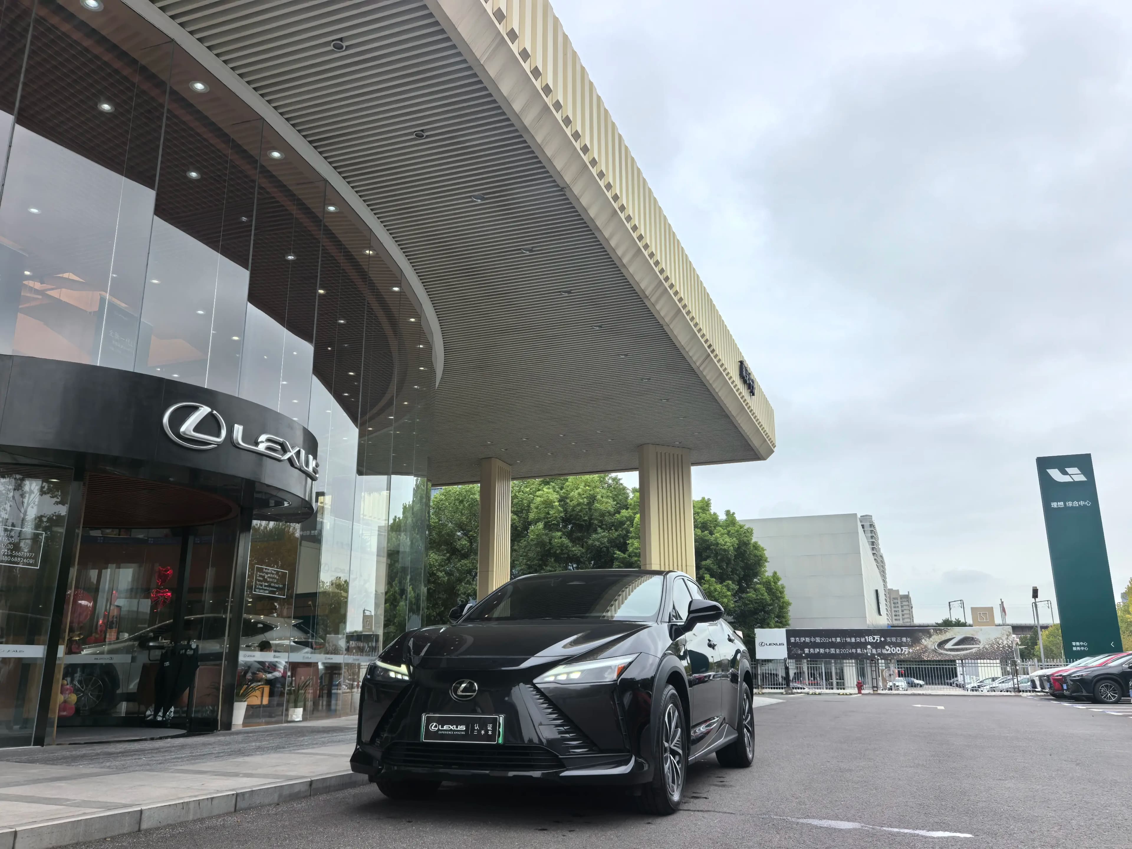 Lexus RZ 2023 г. 9103 км.