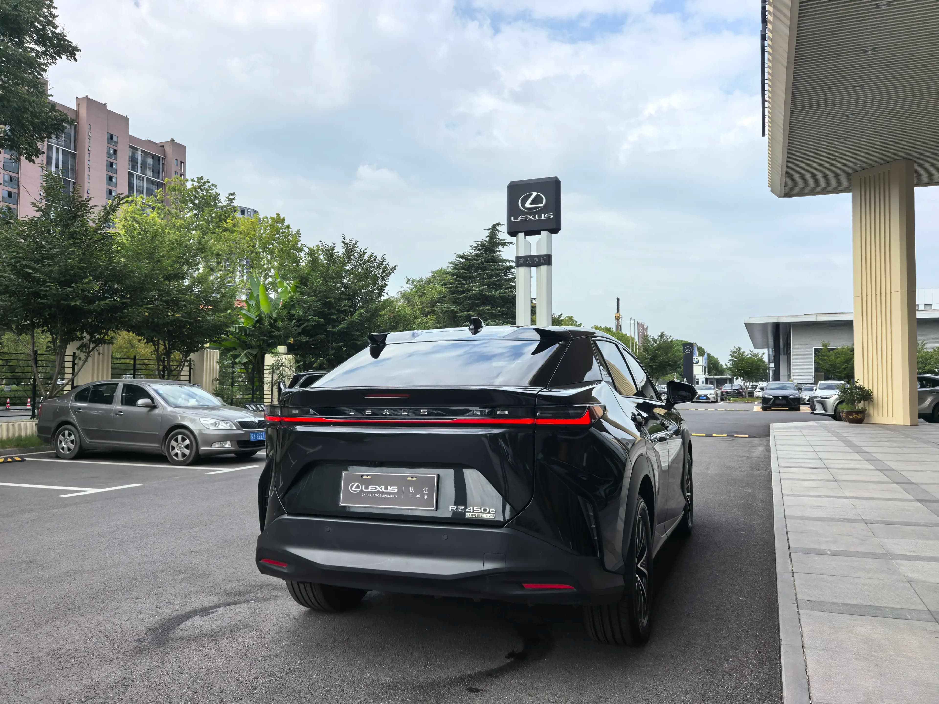 Lexus RZ 2024 г. 17105 км. — фото 5