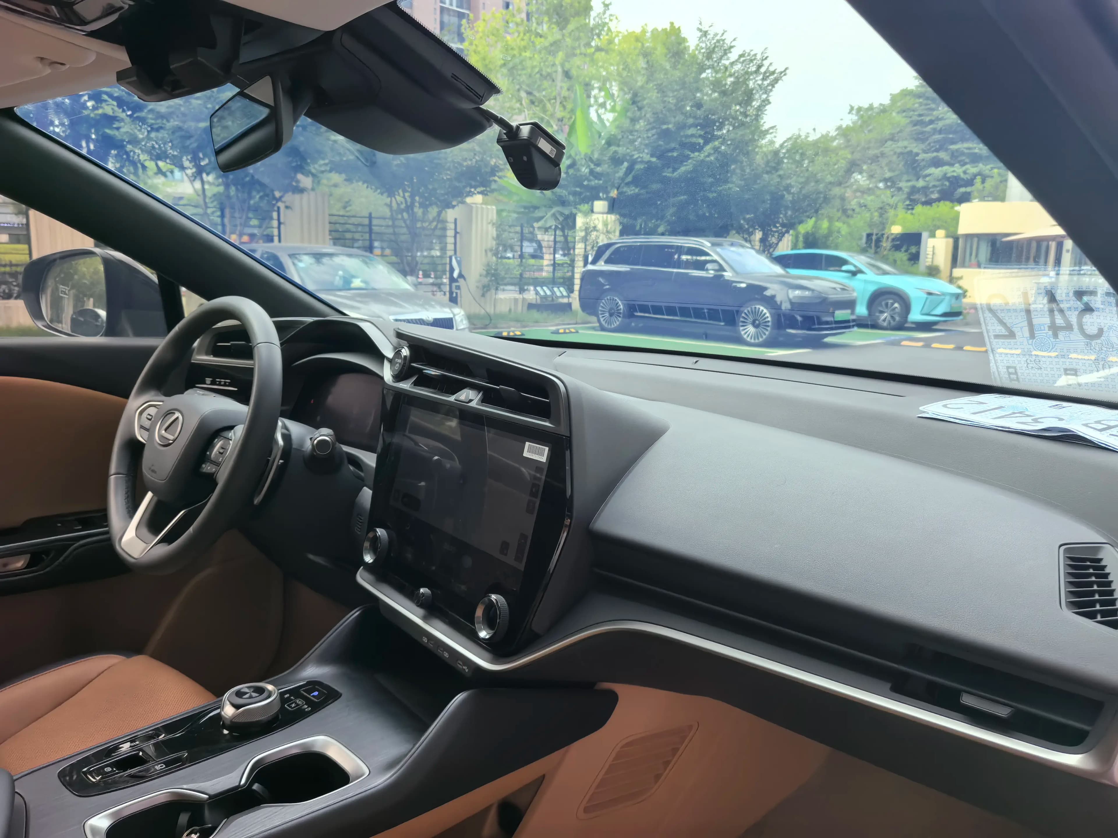 Lexus RZ 2024 г. 17105 км. — фото 9