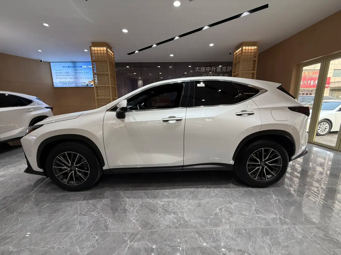 Lexus NX PHEV 2022 г. 58013 км. — фото 3