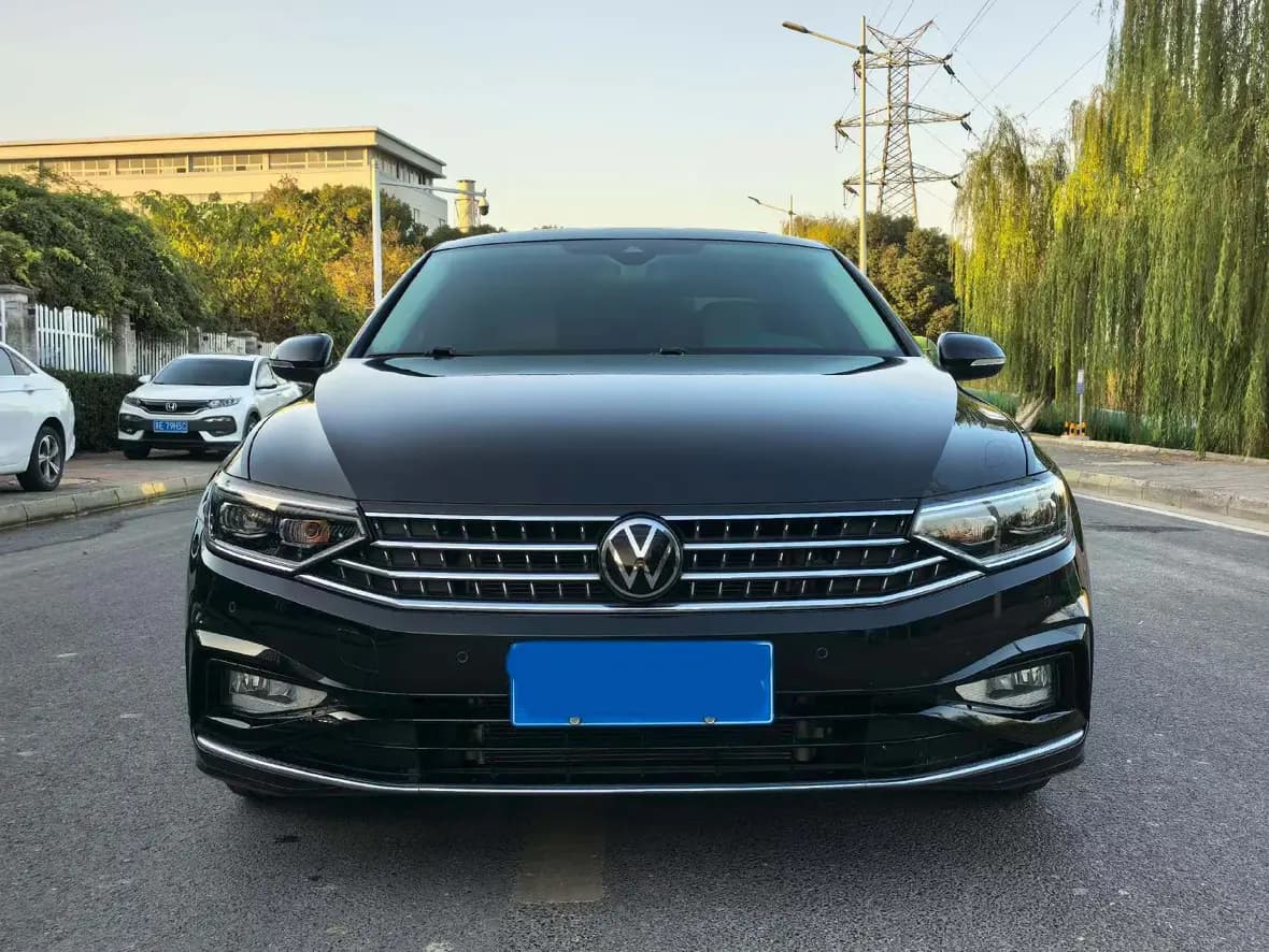 Volkswagen Magotan 2023 г. 36122 км. — фото 2