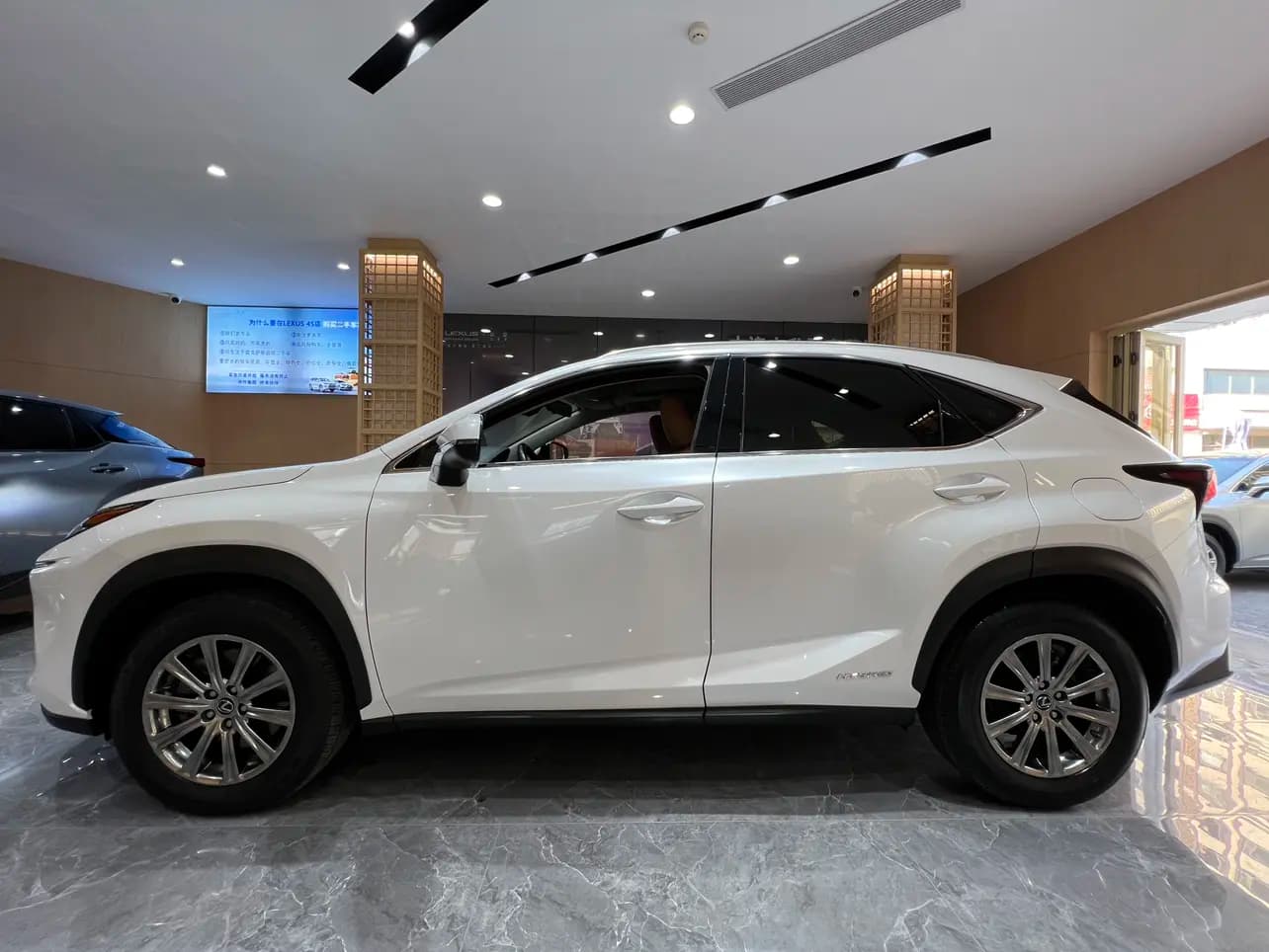 Lexus NX 2021 г. 87014 км. — фото 3