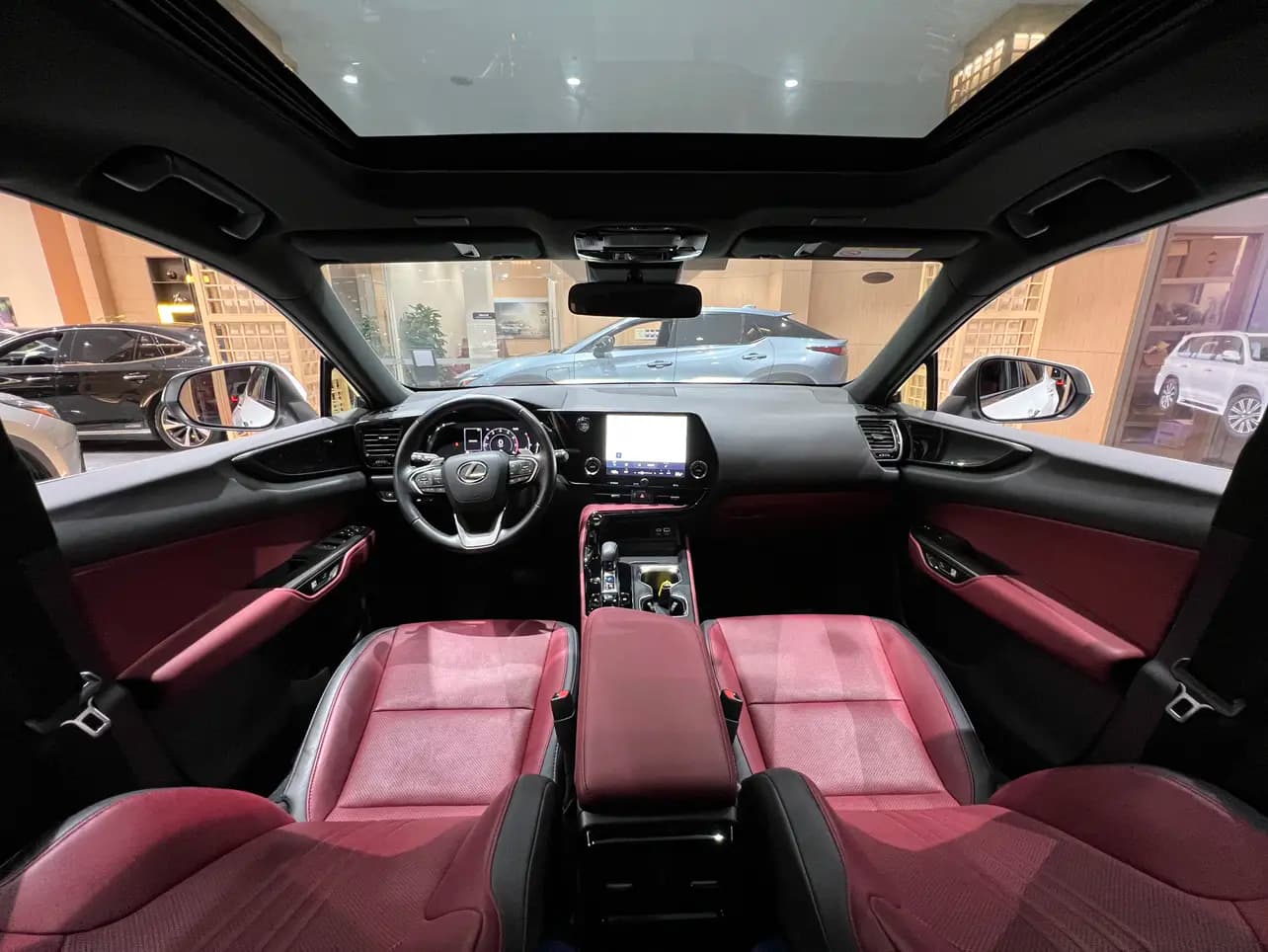 Lexus NX 2023 г. 40015 км. — фото 12