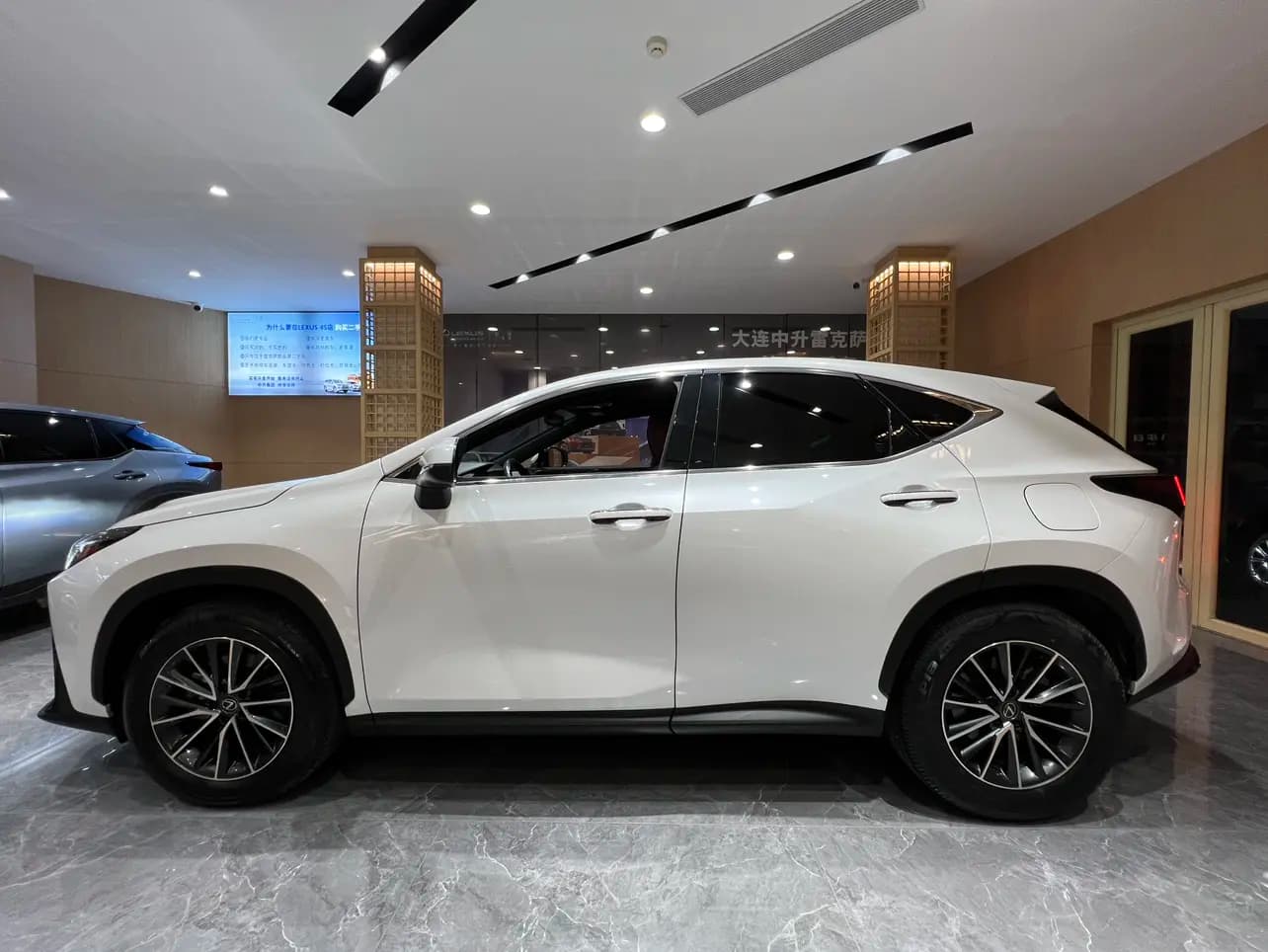 Lexus NX 2023 г. 40015 км. — фото 3