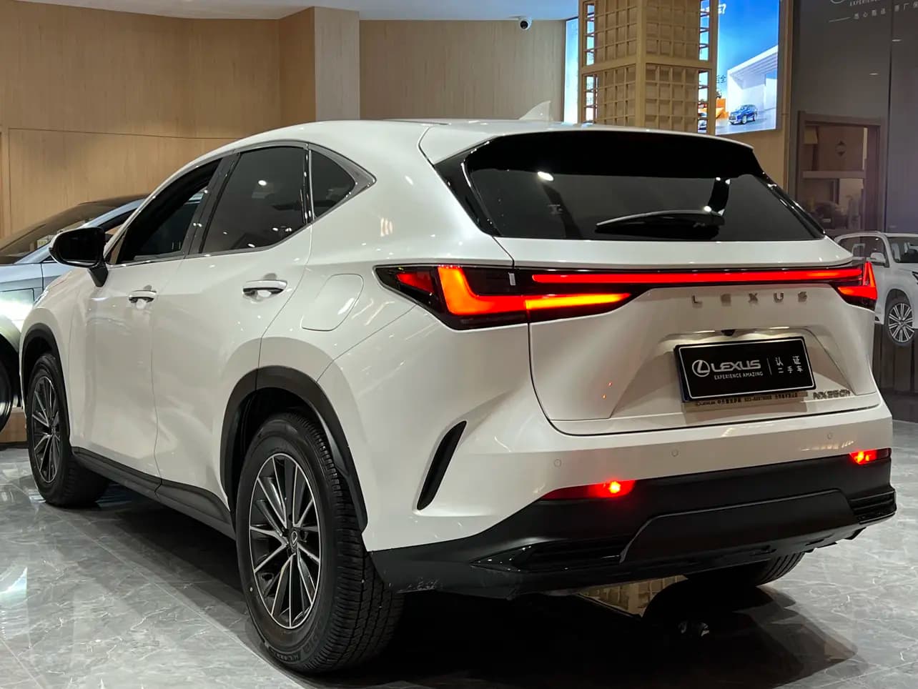 Lexus NX 2023 г. 40015 км. — фото 4
