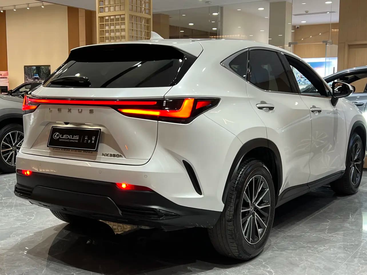 Lexus NX 2023 г. 40015 км. — фото 6
