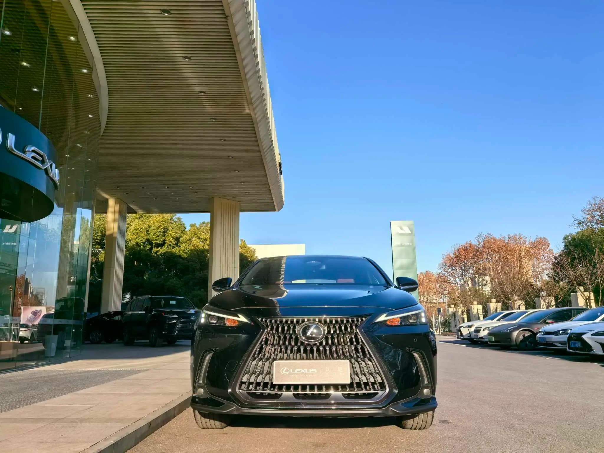 Lexus NX 2023 г. 36018 км. — фото 2