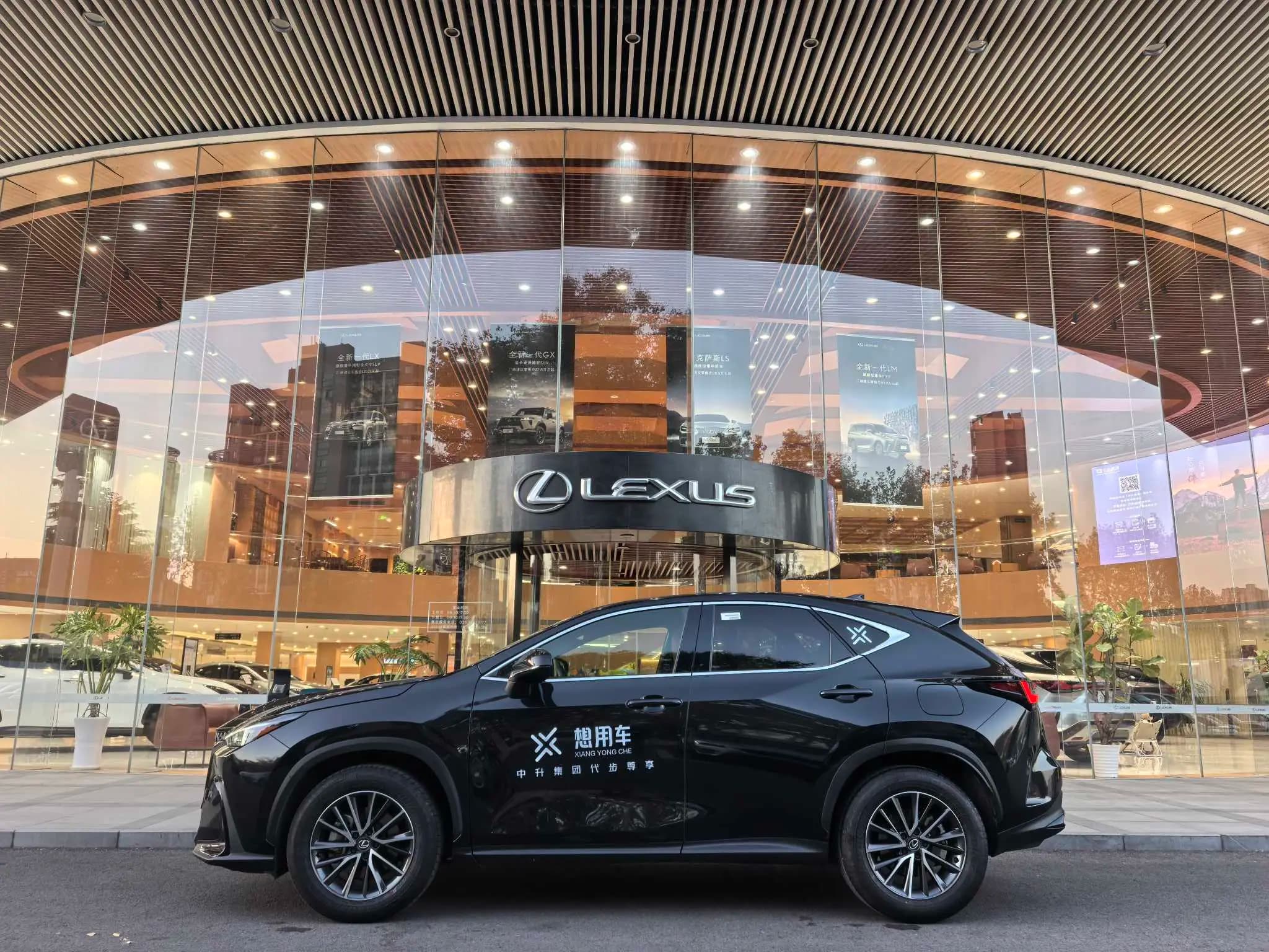 Lexus NX 2023 г. 42019 км. — фото 2