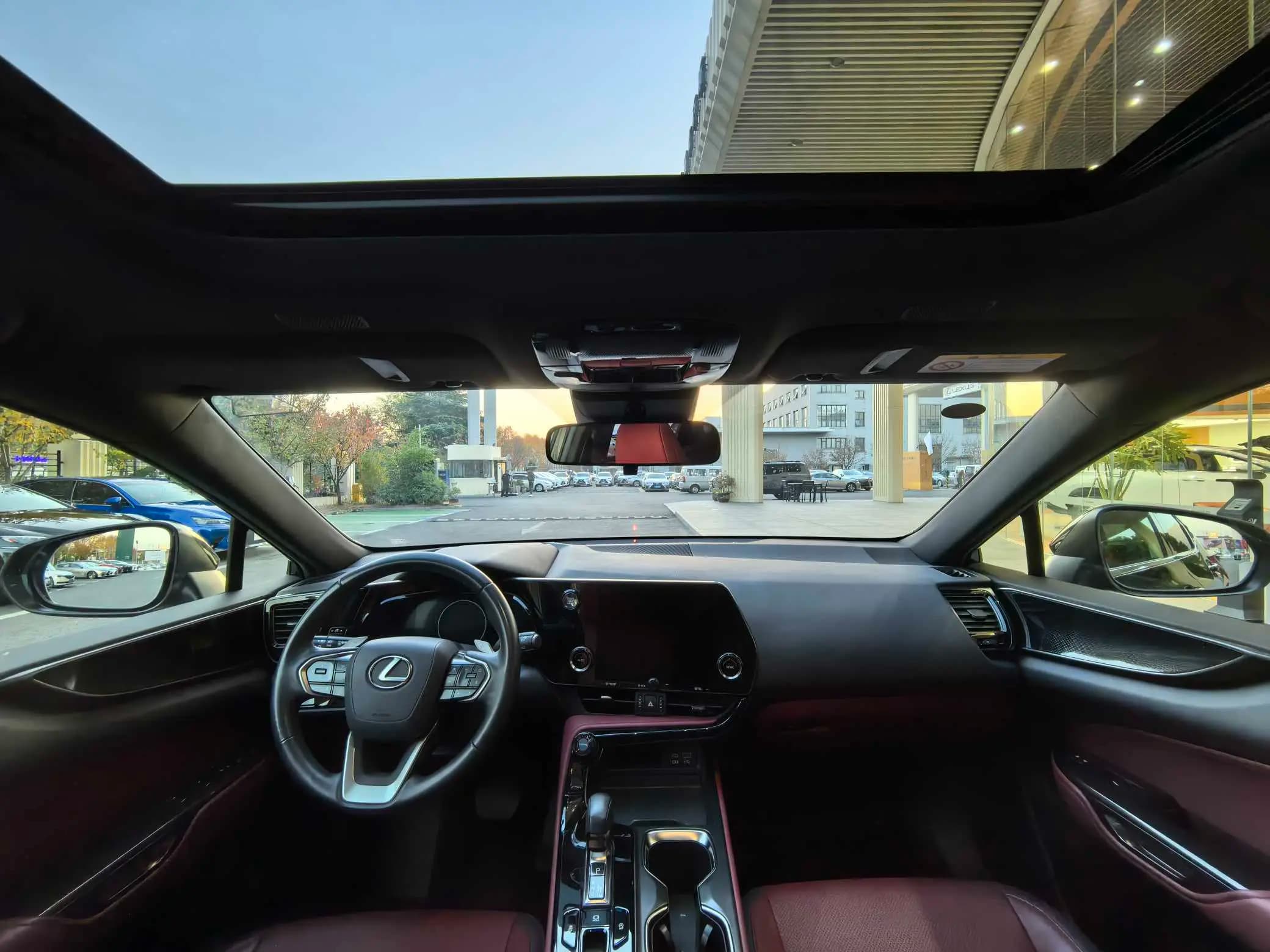 Lexus NX 2023 г. 42019 км. — фото 12