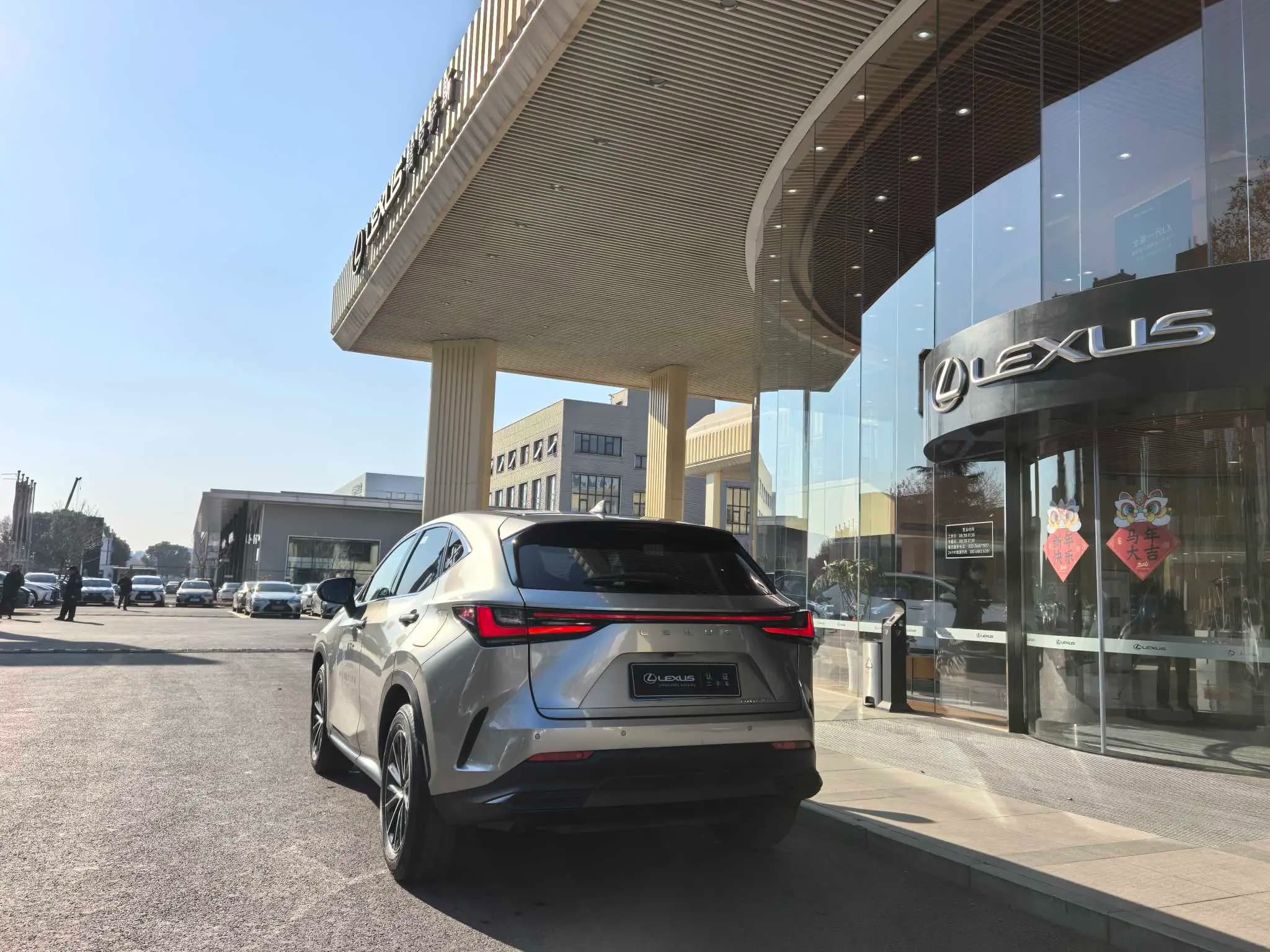 Lexus NX 2023 г. 44021 км. — фото 4