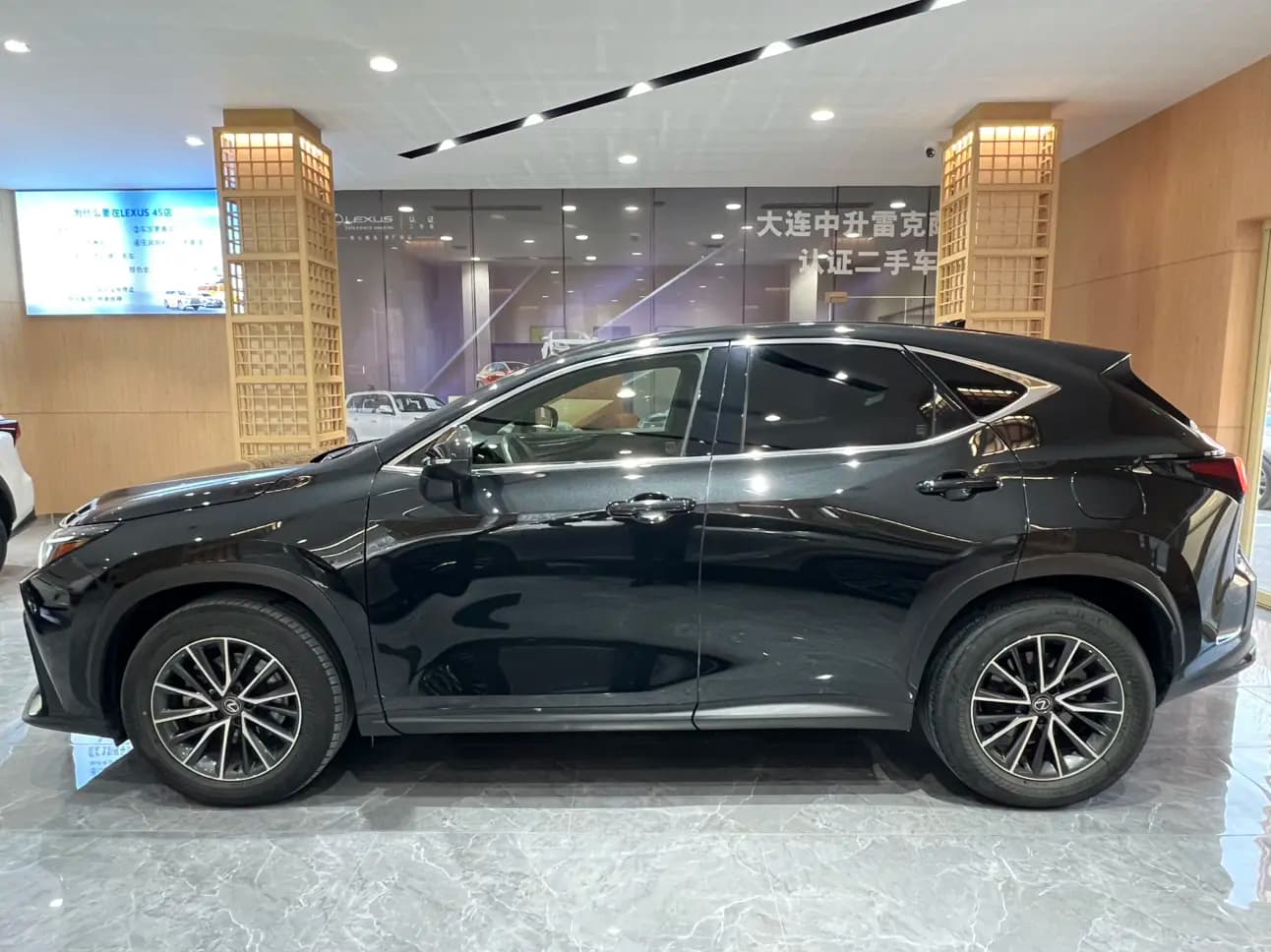 Lexus NX 2023 г. 43024 км. — фото 3