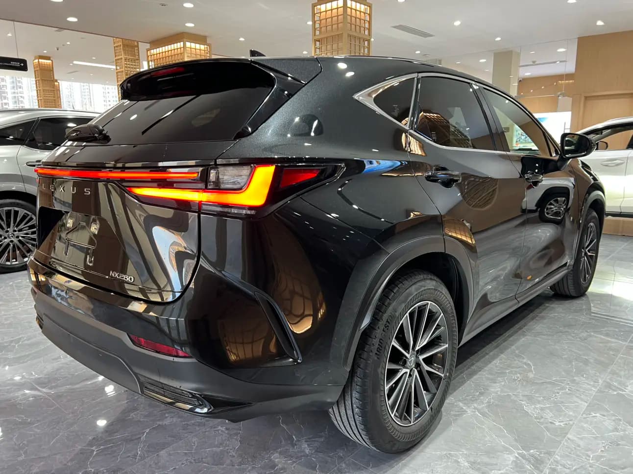 Lexus NX 2023 г. 43024 км. — фото 4