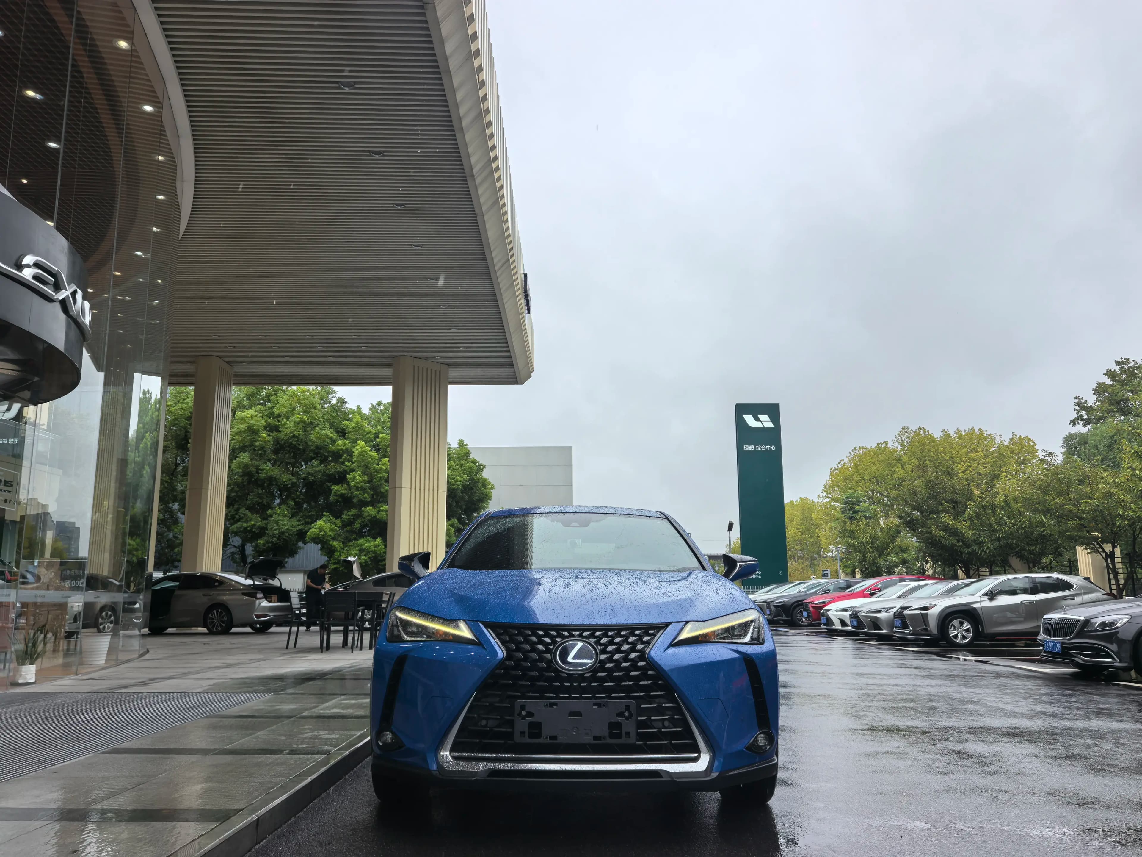 Lexus UX 2021 г. 49120 км. — фото 2